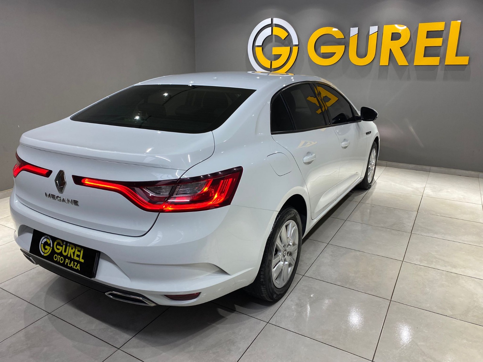 2022 Benzin Otomatik Renault Megane Beyaz Gürel Tasarım Aksesuar Otomotiv San. Tic. Ltd. Şti.