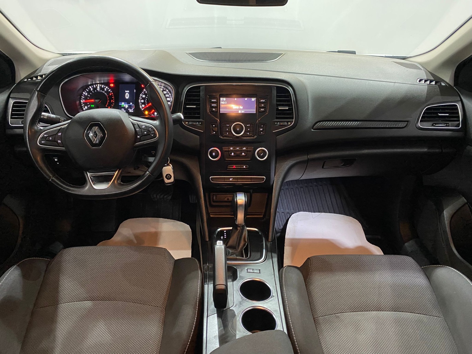 2022 Benzin Otomatik Renault Megane Beyaz Gürel Tasarım Aksesuar Otomotiv San. Tic. Ltd. Şti.