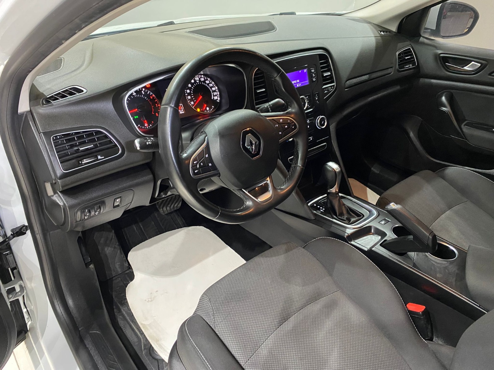 2022 Benzin Otomatik Renault Megane Beyaz Gürel Tasarım Aksesuar Otomotiv San. Tic. Ltd. Şti.