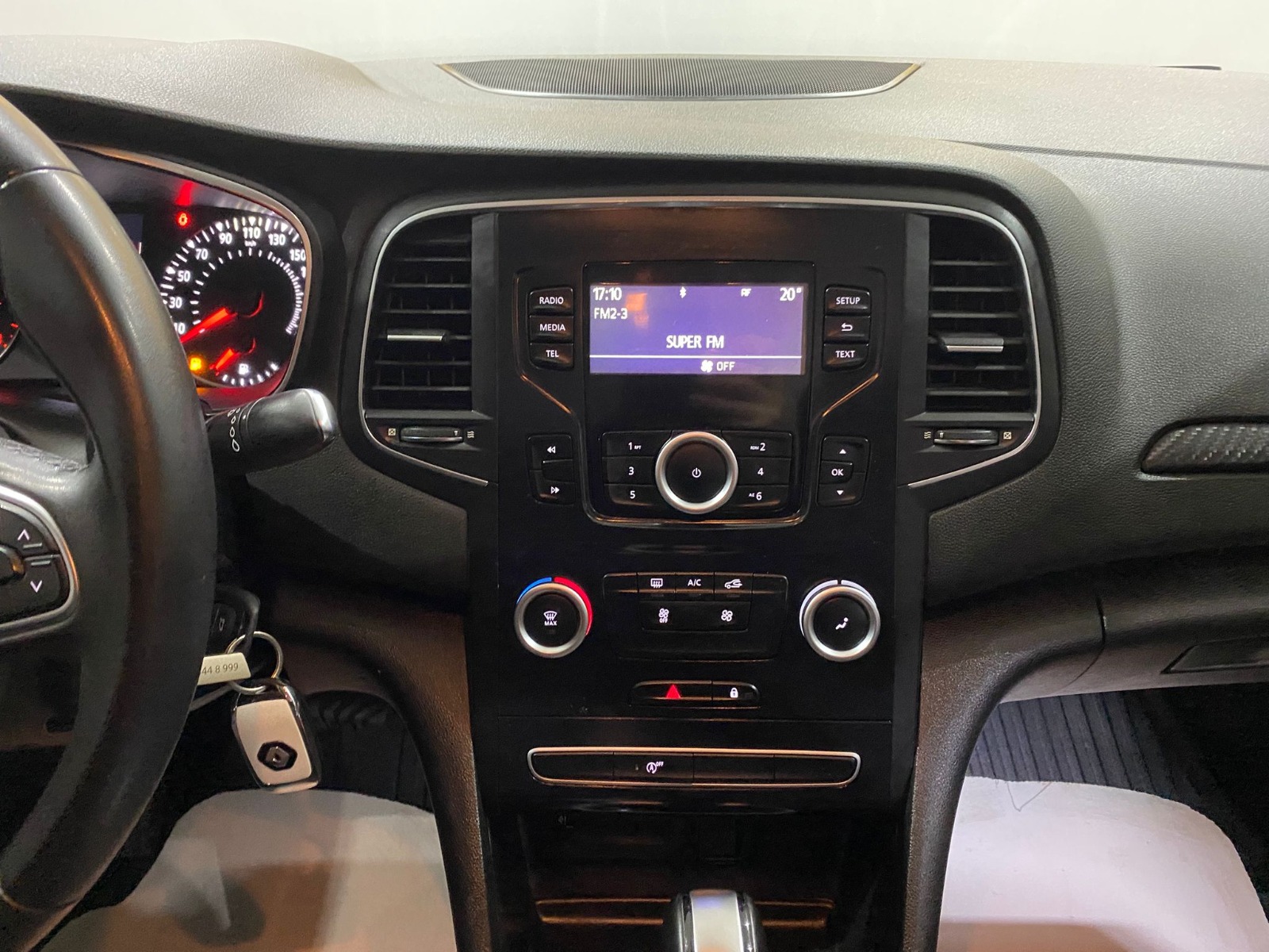 2022 Benzin Otomatik Renault Megane Beyaz Gürel Tasarım Aksesuar Otomotiv San. Tic. Ltd. Şti.