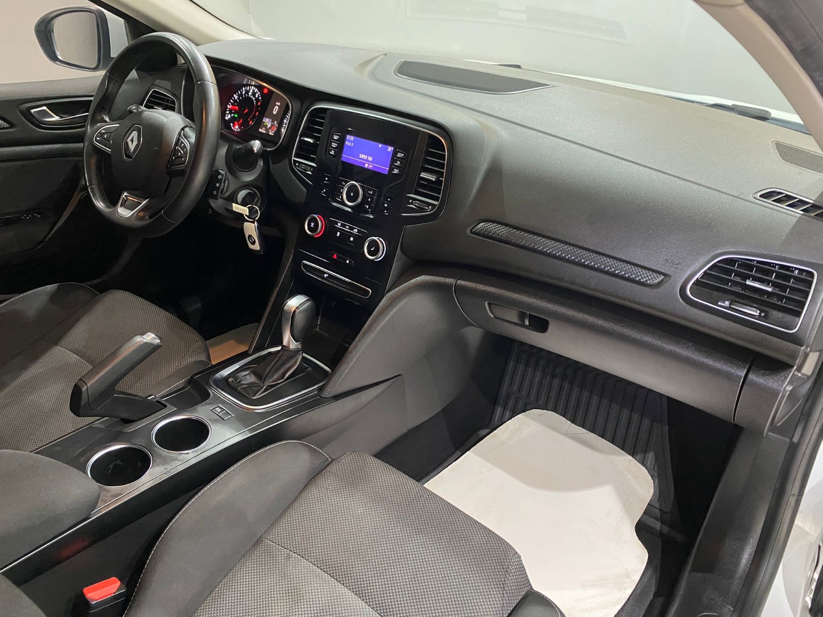 2022 Benzin Otomatik Renault Megane Beyaz Gürel Tasarım Aksesuar Otomotiv San. Tic. Ltd. Şti.