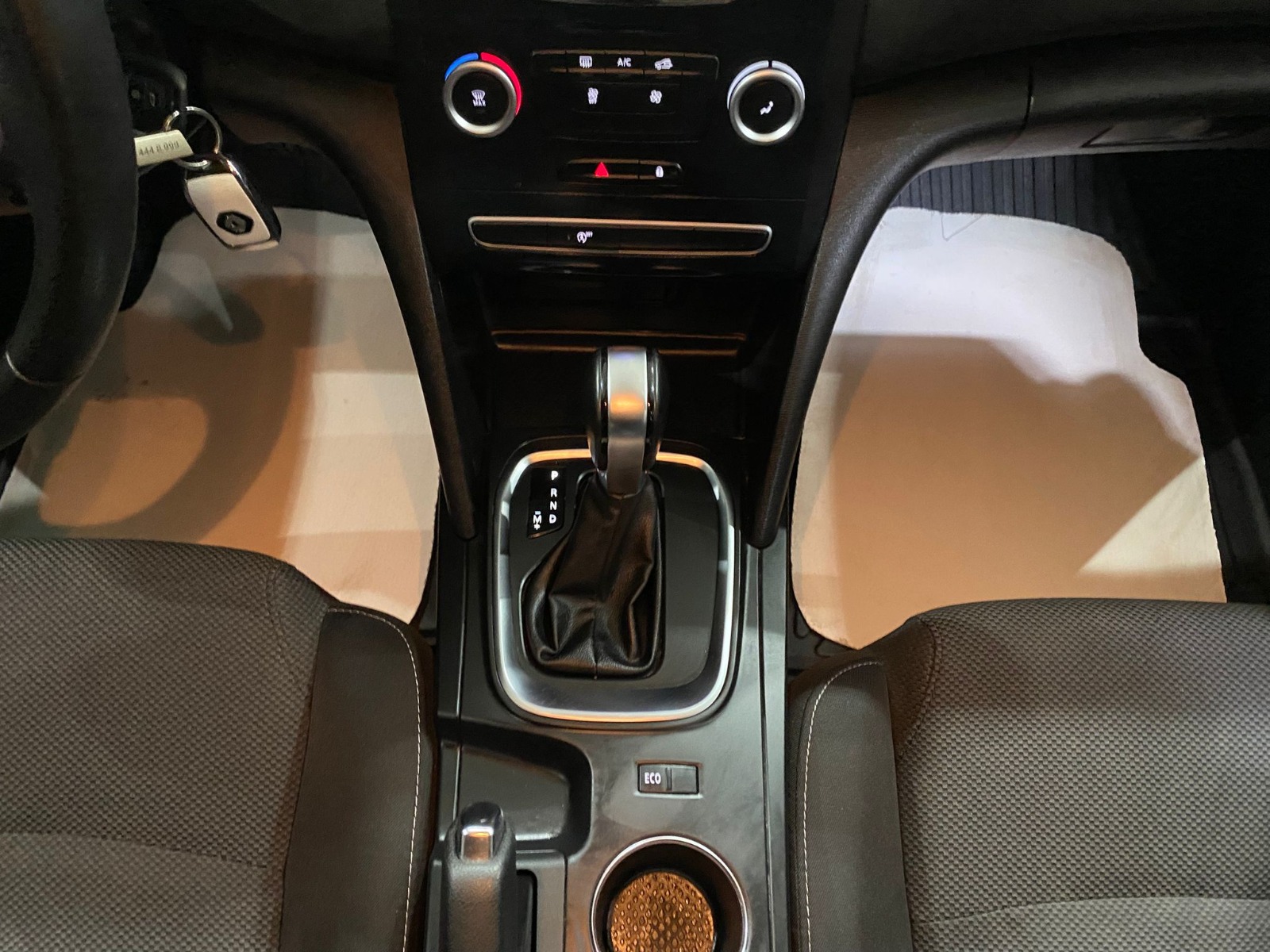 2022 Benzin Otomatik Renault Megane Beyaz Gürel Tasarım Aksesuar Otomotiv San. Tic. Ltd. Şti.