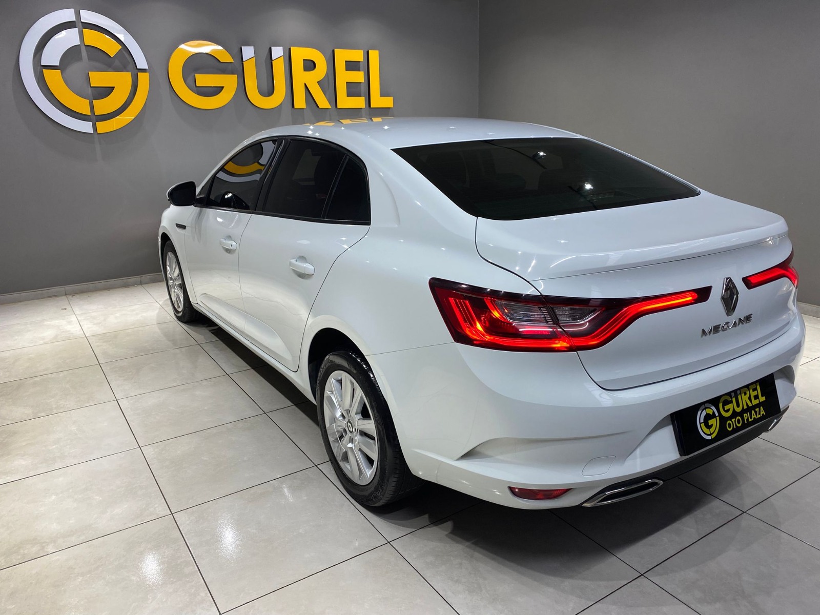 2022 Benzin Otomatik Renault Megane Beyaz Gürel Tasarım Aksesuar Otomotiv San. Tic. Ltd. Şti.