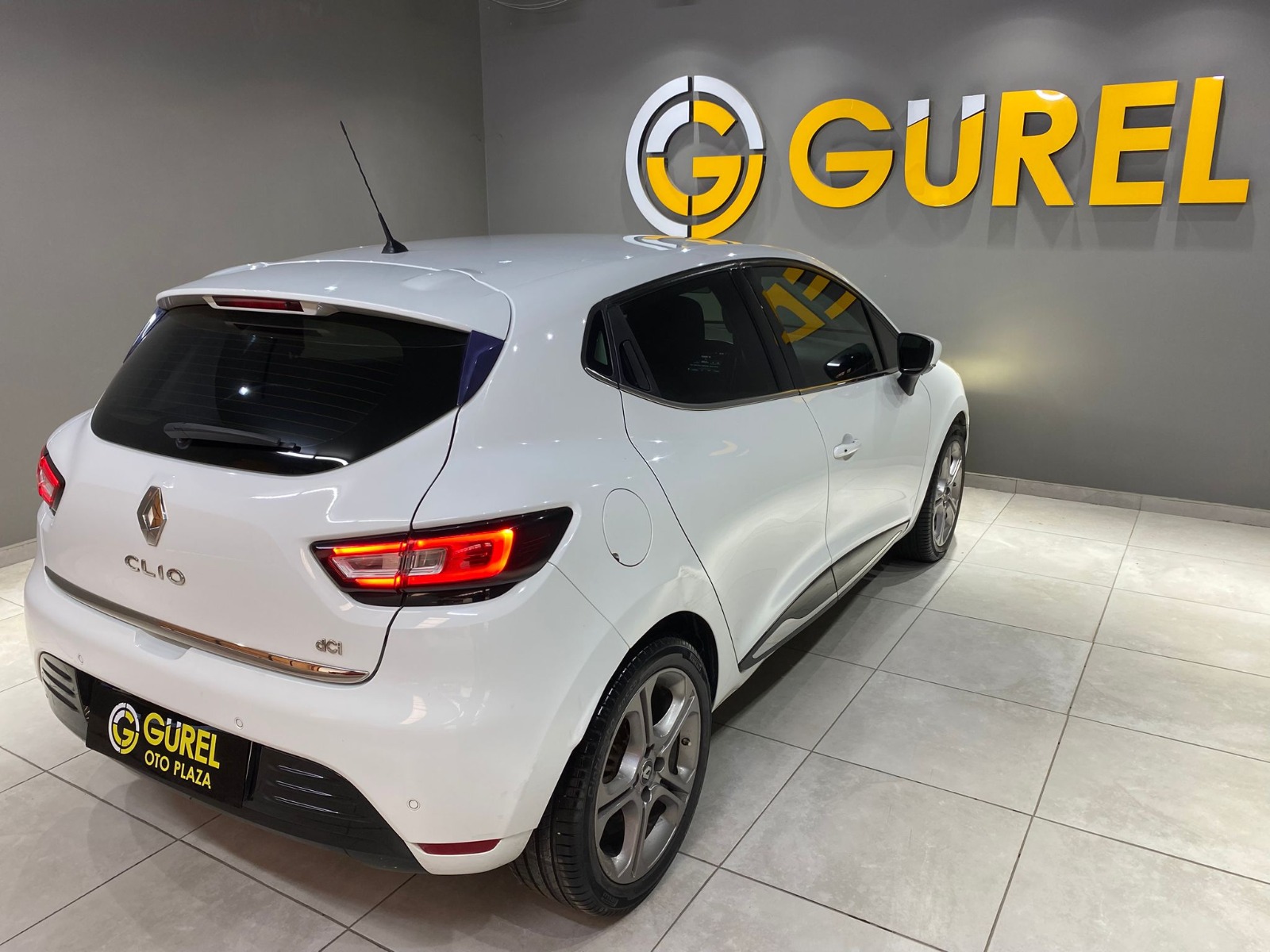 2017 Dizel Otomatik Renault Clio Beyaz Gürel Tasarım Aksesuar Otomotiv San. Tic. Ltd. Şti.
