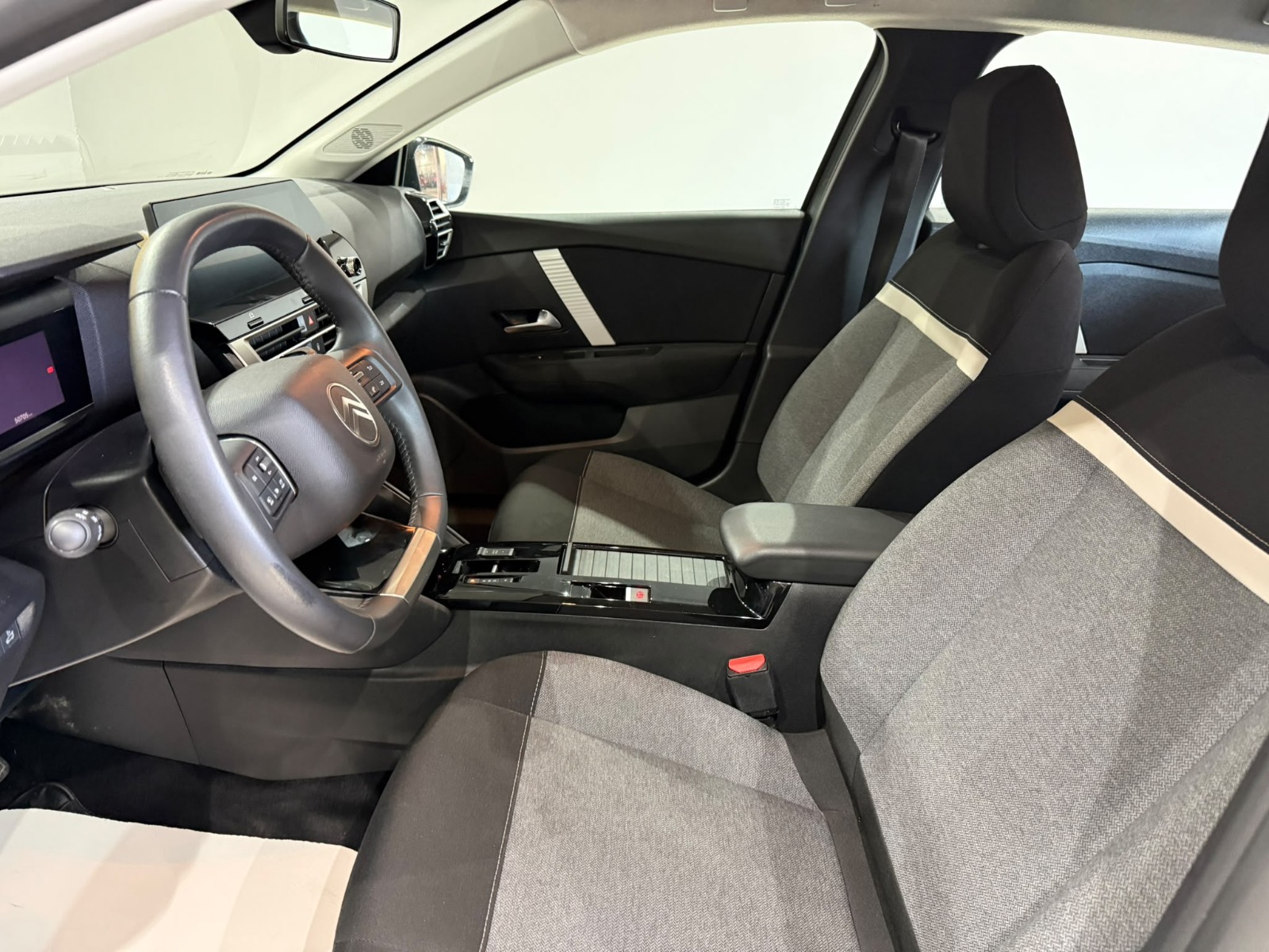 2025 Benzin Otomatik Citroen C4 X Yeşil Gürel Tasarım Aksesuar Otomotiv San. Tic. Ltd. Şti.