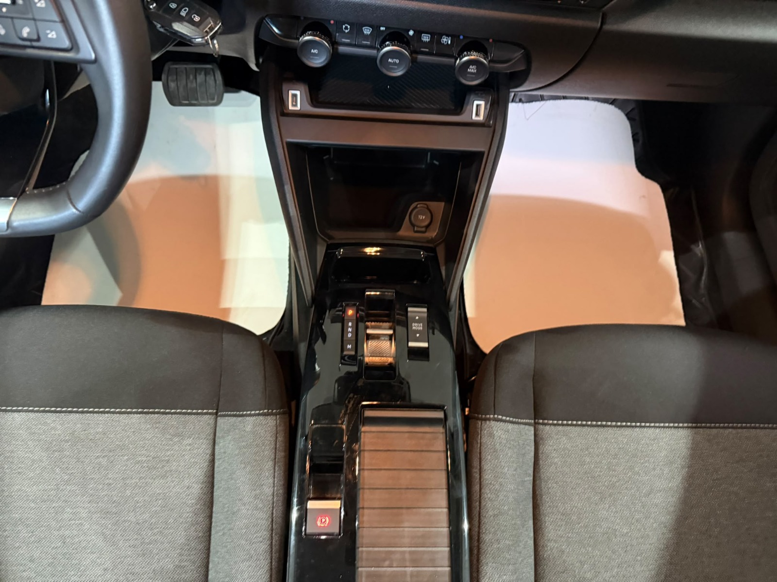 2025 Benzin Otomatik Citroen C4 X Yeşil Gürel Tasarım Aksesuar Otomotiv San. Tic. Ltd. Şti.