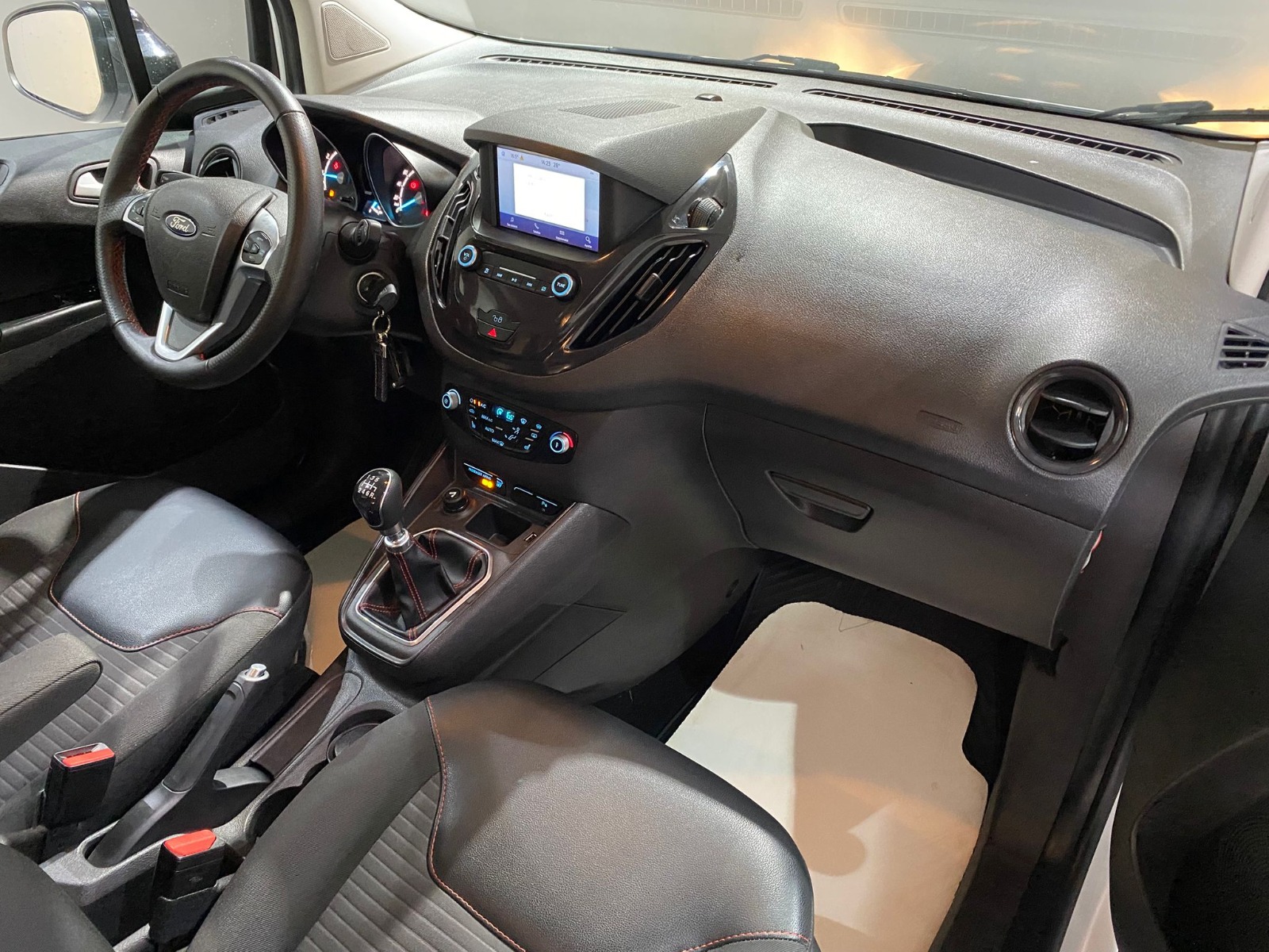 2023 Benzin Manuel Ford Tourneo Courier Beyaz Gürel Tasarım Aksesuar Otomotiv San. Tic. Ltd. Şti.