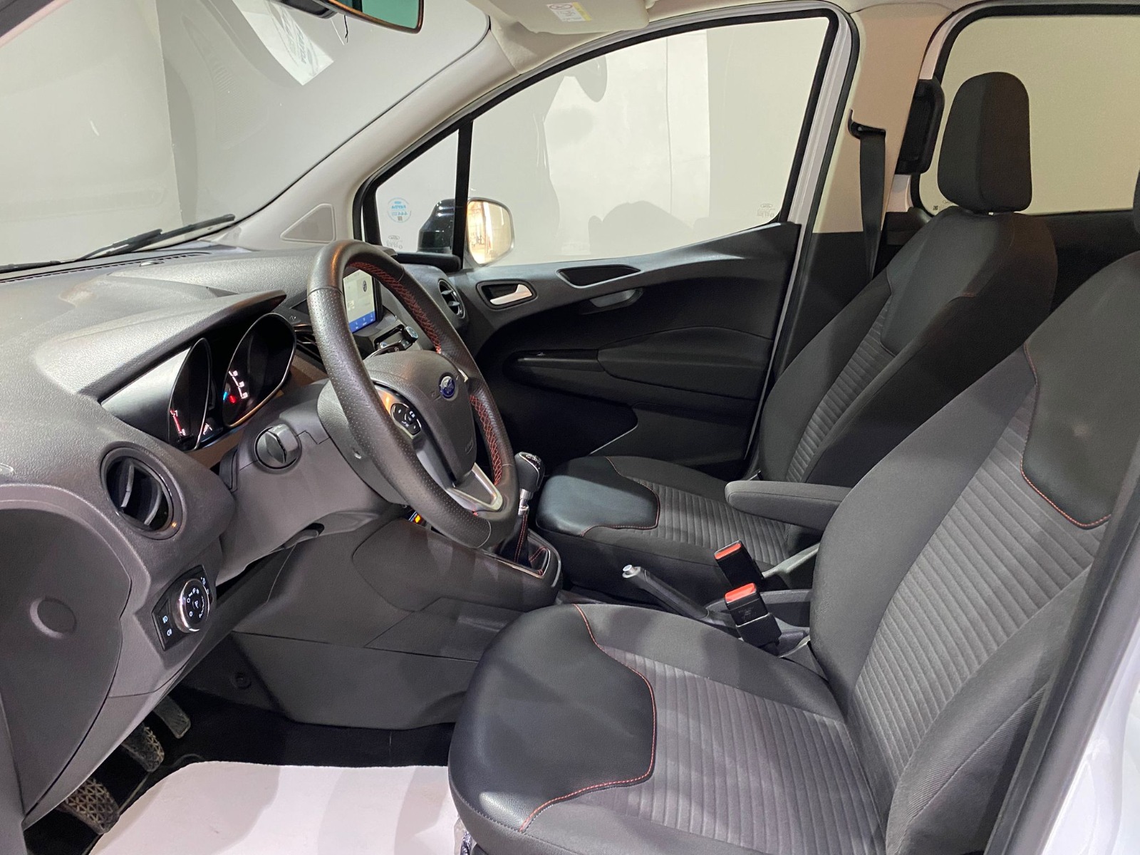 2023 Benzin Manuel Ford Tourneo Courier Beyaz Gürel Tasarım Aksesuar Otomotiv San. Tic. Ltd. Şti.