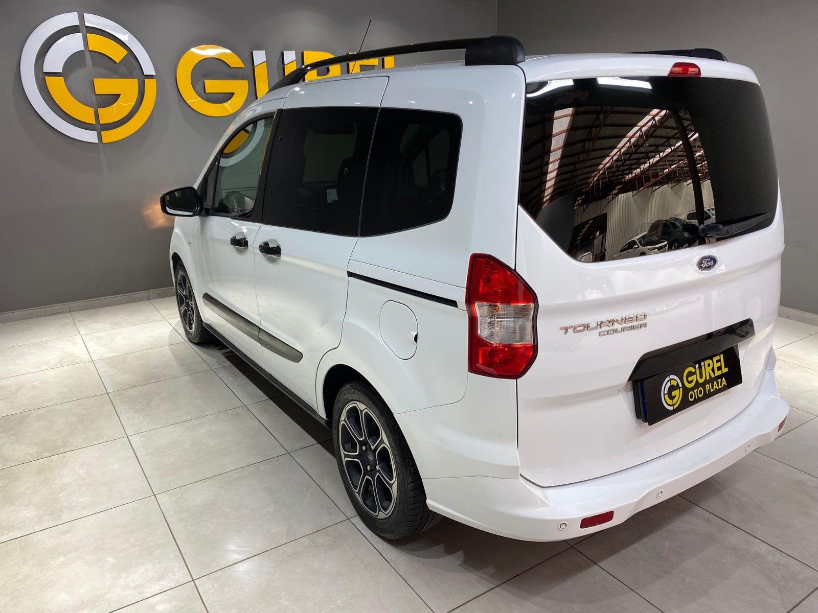 2023 Benzin Manuel Ford Tourneo Courier Beyaz Gürel Tasarım Aksesuar Otomotiv San. Tic. Ltd. Şti.