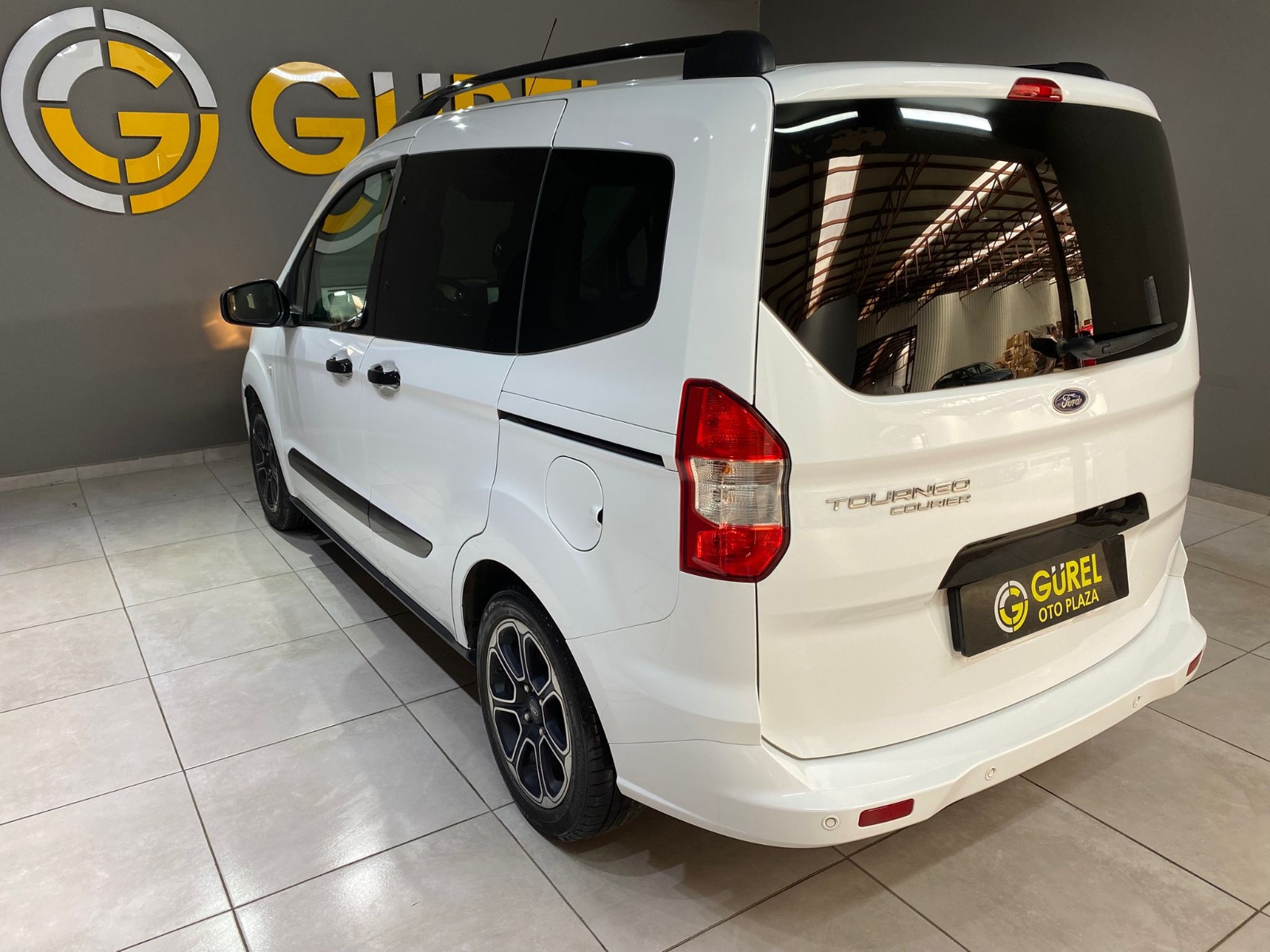 2023 Benzin Manuel Ford Tourneo Courier Beyaz Gürel Tasarım Aksesuar Otomotiv San. Tic. Ltd. Şti.