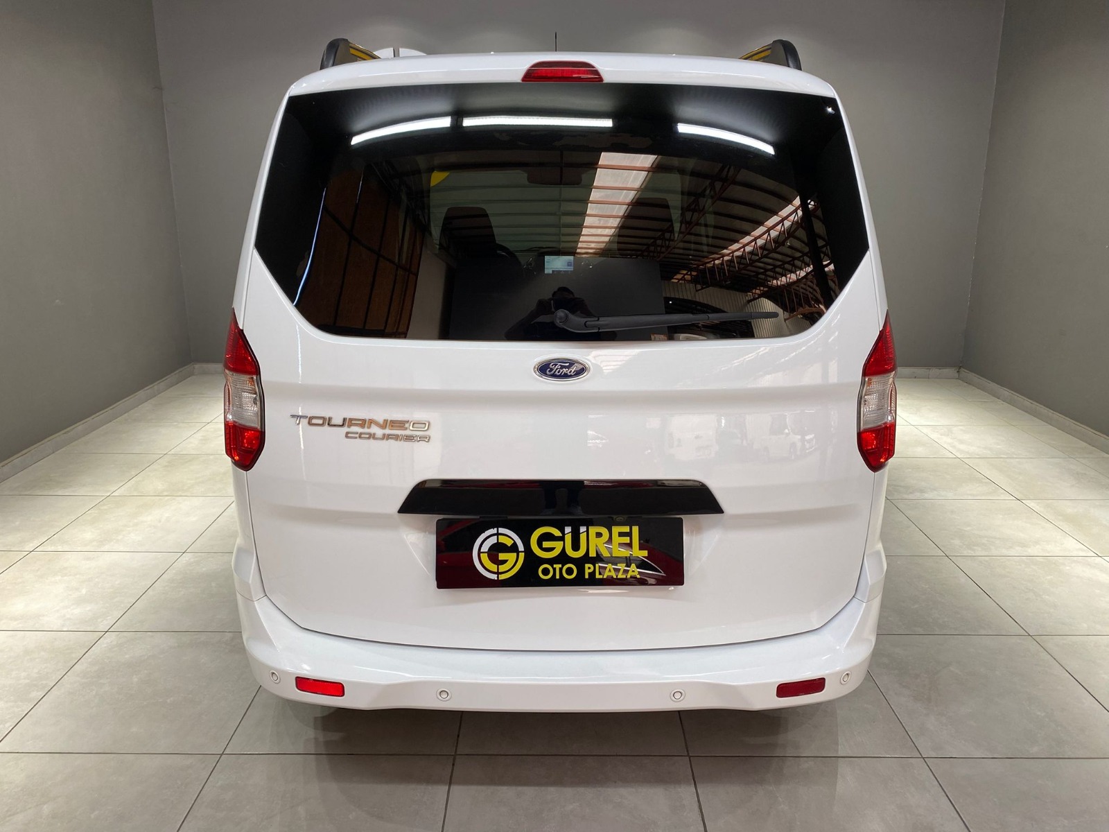 2023 Benzin Manuel Ford Tourneo Courier Beyaz Gürel Tasarım Aksesuar Otomotiv San. Tic. Ltd. Şti.
