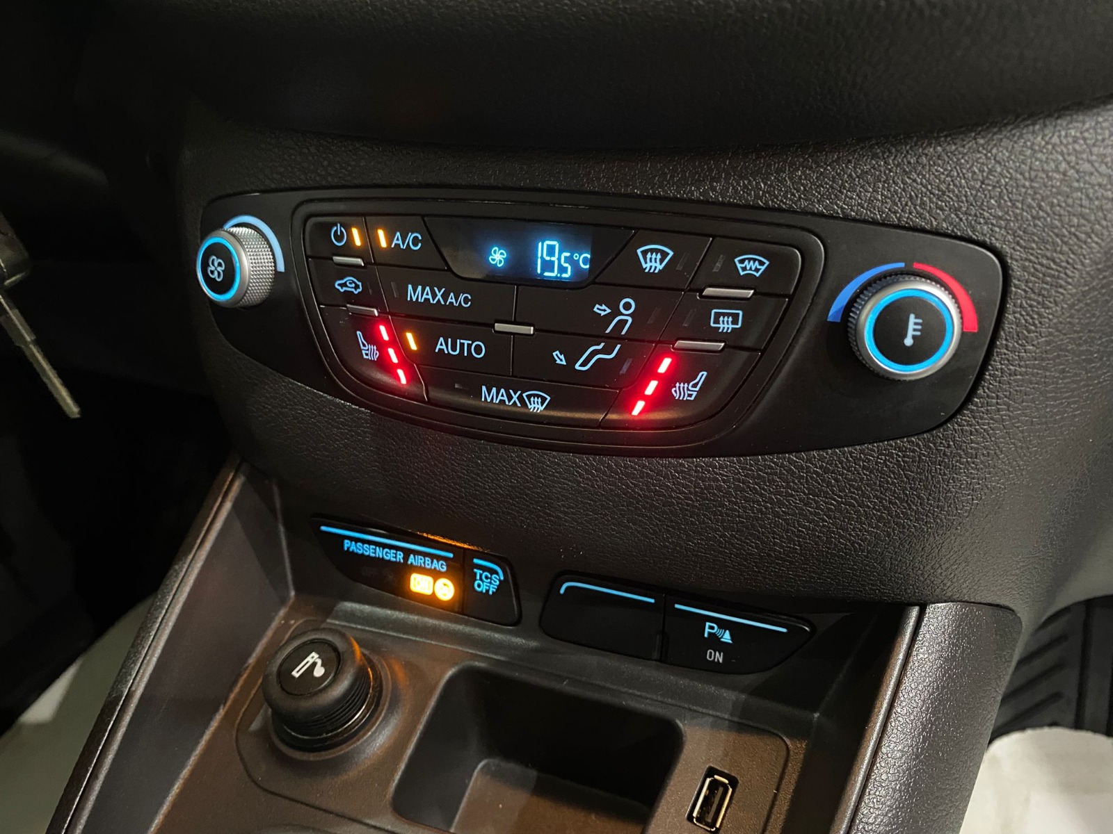 2023 Benzin Manuel Ford Tourneo Courier Beyaz Gürel Tasarım Aksesuar Otomotiv San. Tic. Ltd. Şti.