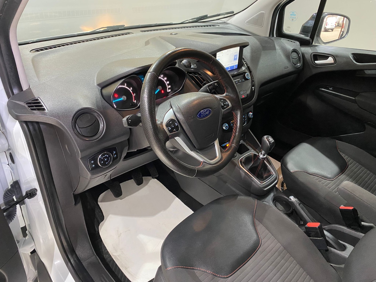 2023 Benzin Manuel Ford Tourneo Courier Beyaz Gürel Tasarım Aksesuar Otomotiv San. Tic. Ltd. Şti.
