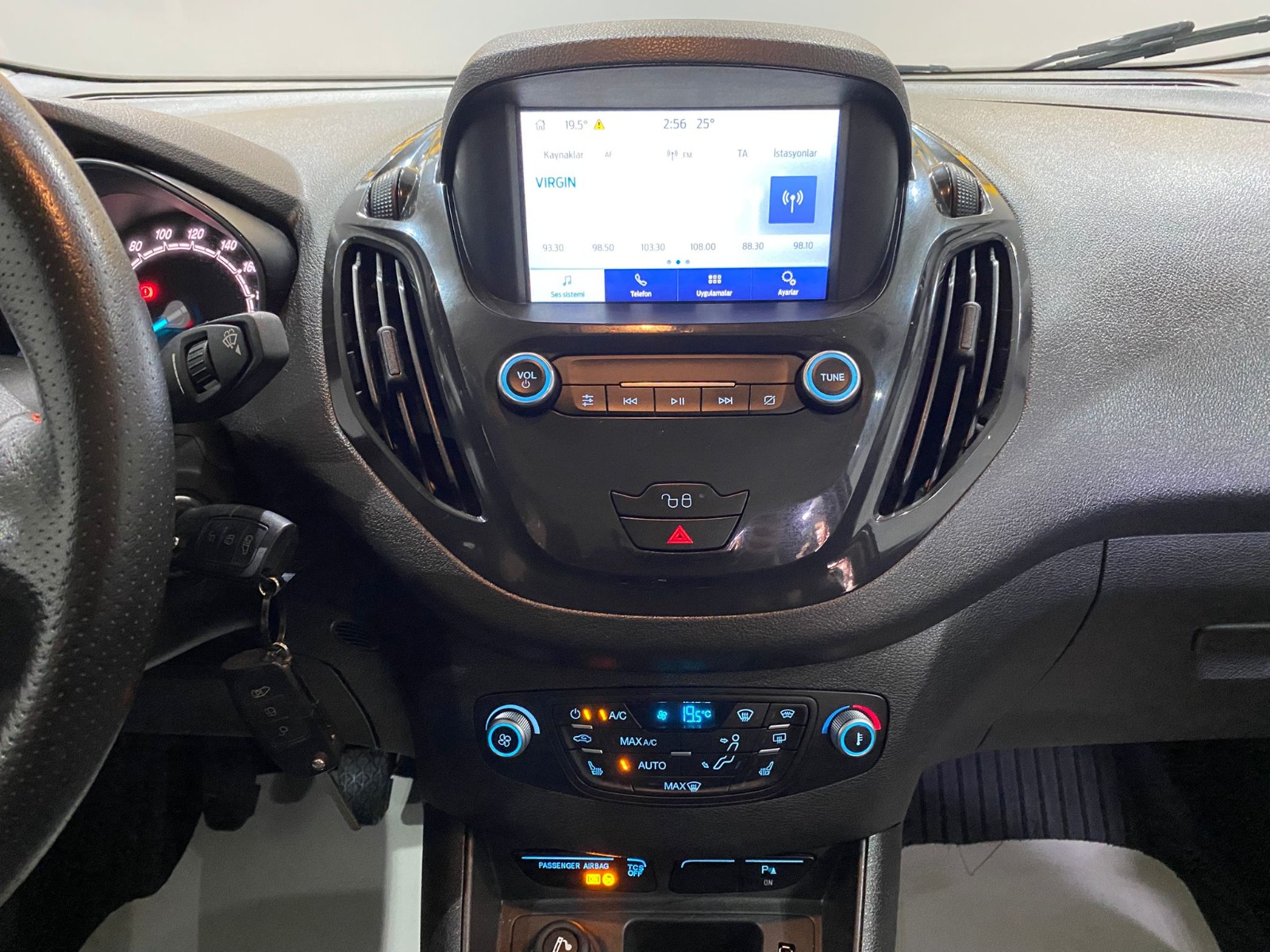 2023 Benzin Manuel Ford Tourneo Courier Beyaz Gürel Tasarım Aksesuar Otomotiv San. Tic. Ltd. Şti.