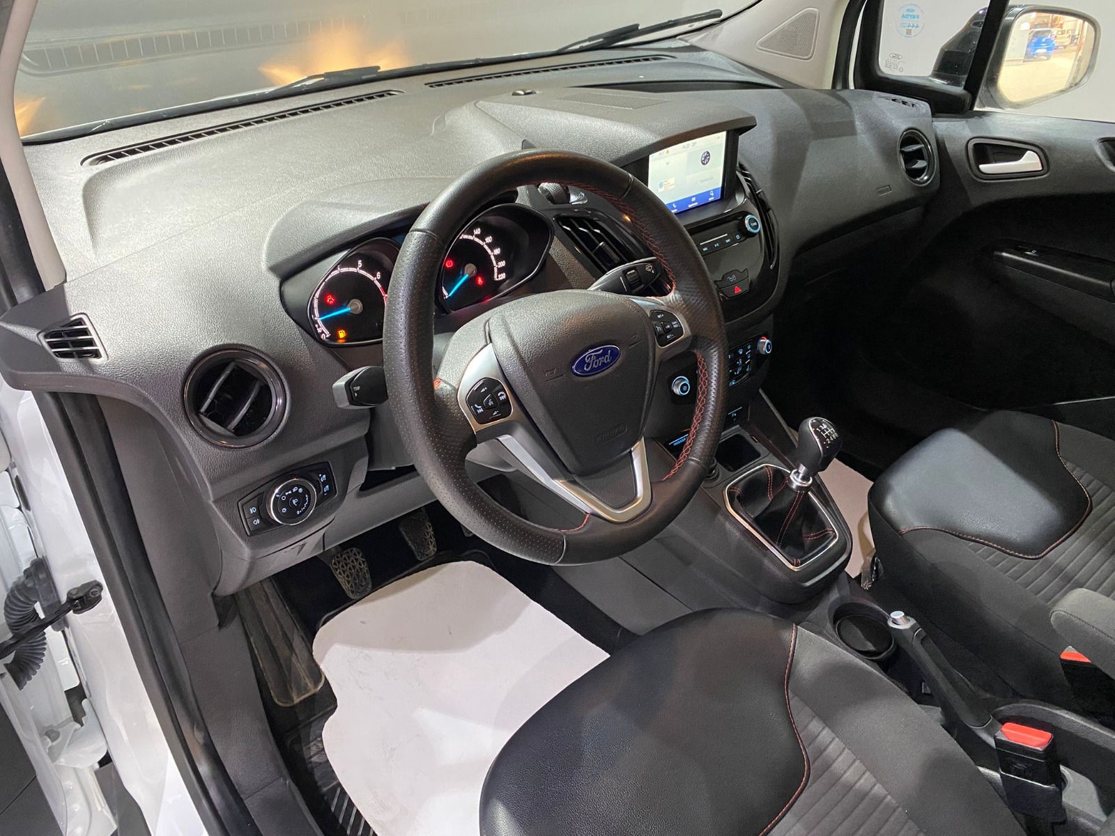 2023 Benzin Manuel Ford Tourneo Courier Beyaz Gürel Tasarım Aksesuar Otomotiv San. Tic. Ltd. Şti.