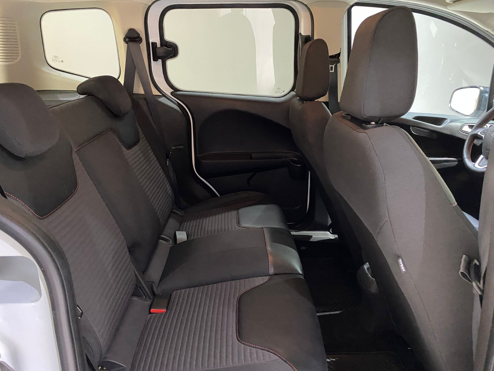 2023 Benzin Manuel Ford Tourneo Courier Beyaz Gürel Tasarım Aksesuar Otomotiv San. Tic. Ltd. Şti.