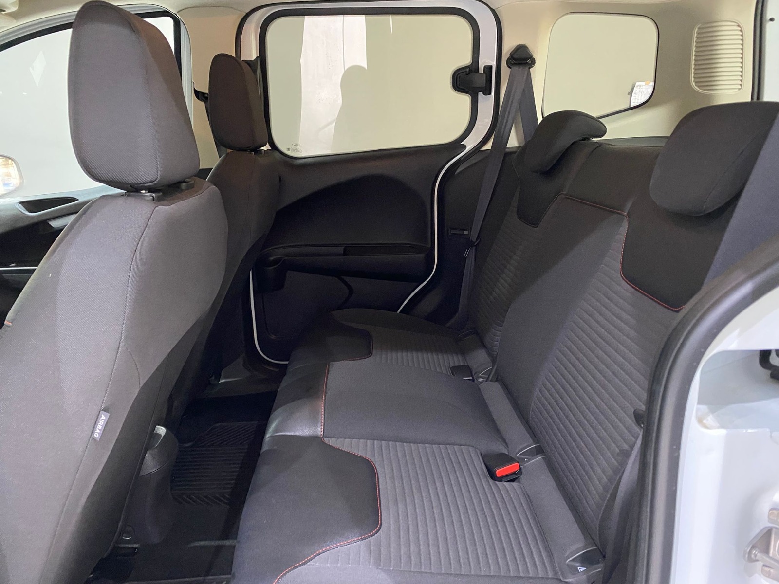 2023 Benzin Manuel Ford Tourneo Courier Beyaz Gürel Tasarım Aksesuar Otomotiv San. Tic. Ltd. Şti.