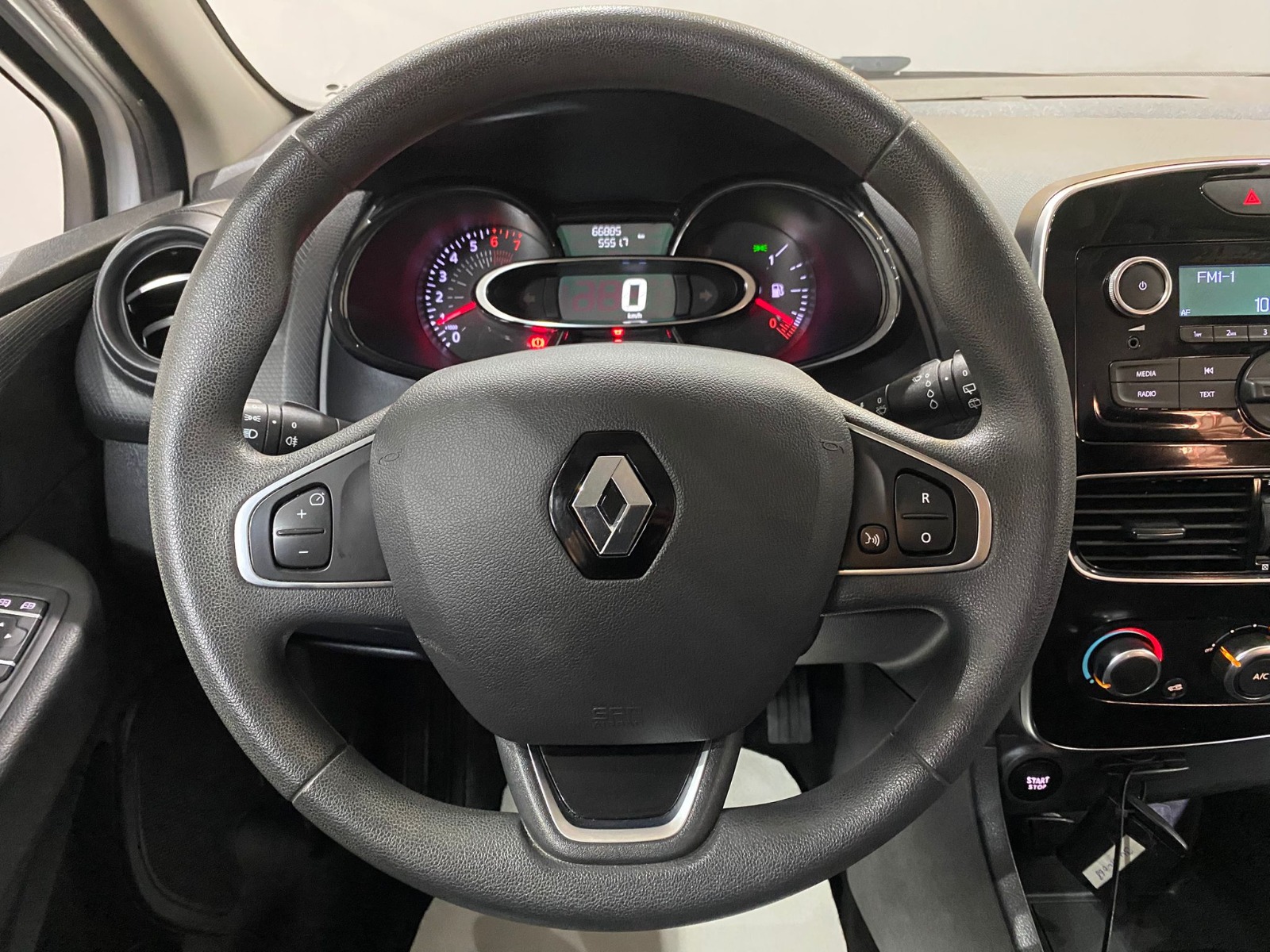 TaksitliOto.Net | 2.El Renault Clio Hatchback 0.9 TCe Joy | Manuel & Benzin | Beyaz | İzmir.2el 2020 Benzin Manuel Renault Clio Beyaz Gürel Tasarım Aksesuar Otomotiv San. Tic. Ltd. Şti.