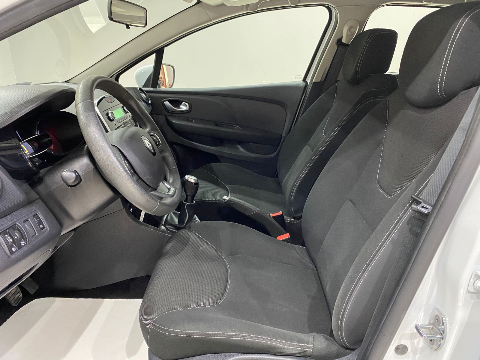 TaksitliOto.Net | 2.El Renault Clio Hatchback 0.9 TCe Joy | Manuel & Benzin | Beyaz | İzmir.2el 2020 Benzin Manuel Renault Clio Beyaz Gürel Tasarım Aksesuar Otomotiv San. Tic. Ltd. Şti.