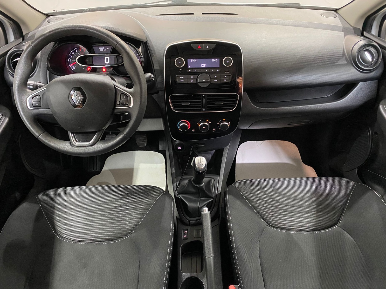 TaksitliOto.Net | 2.El Renault Clio Hatchback 0.9 TCe Joy | Manuel & Benzin | Beyaz | İzmir.2el 2020 Benzin Manuel Renault Clio Beyaz Gürel Tasarım Aksesuar Otomotiv San. Tic. Ltd. Şti.