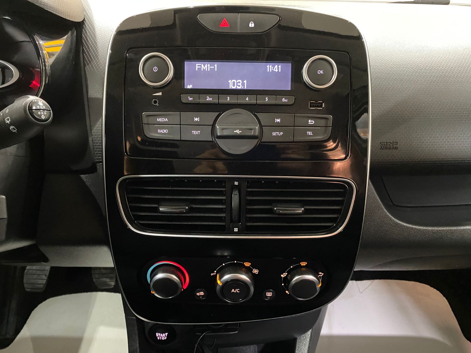 TaksitliOto.Net | 2.El Renault Clio Hatchback 0.9 TCe Joy | Manuel & Benzin | Beyaz | İzmir.2el 2020 Benzin Manuel Renault Clio Beyaz Gürel Tasarım Aksesuar Otomotiv San. Tic. Ltd. Şti.