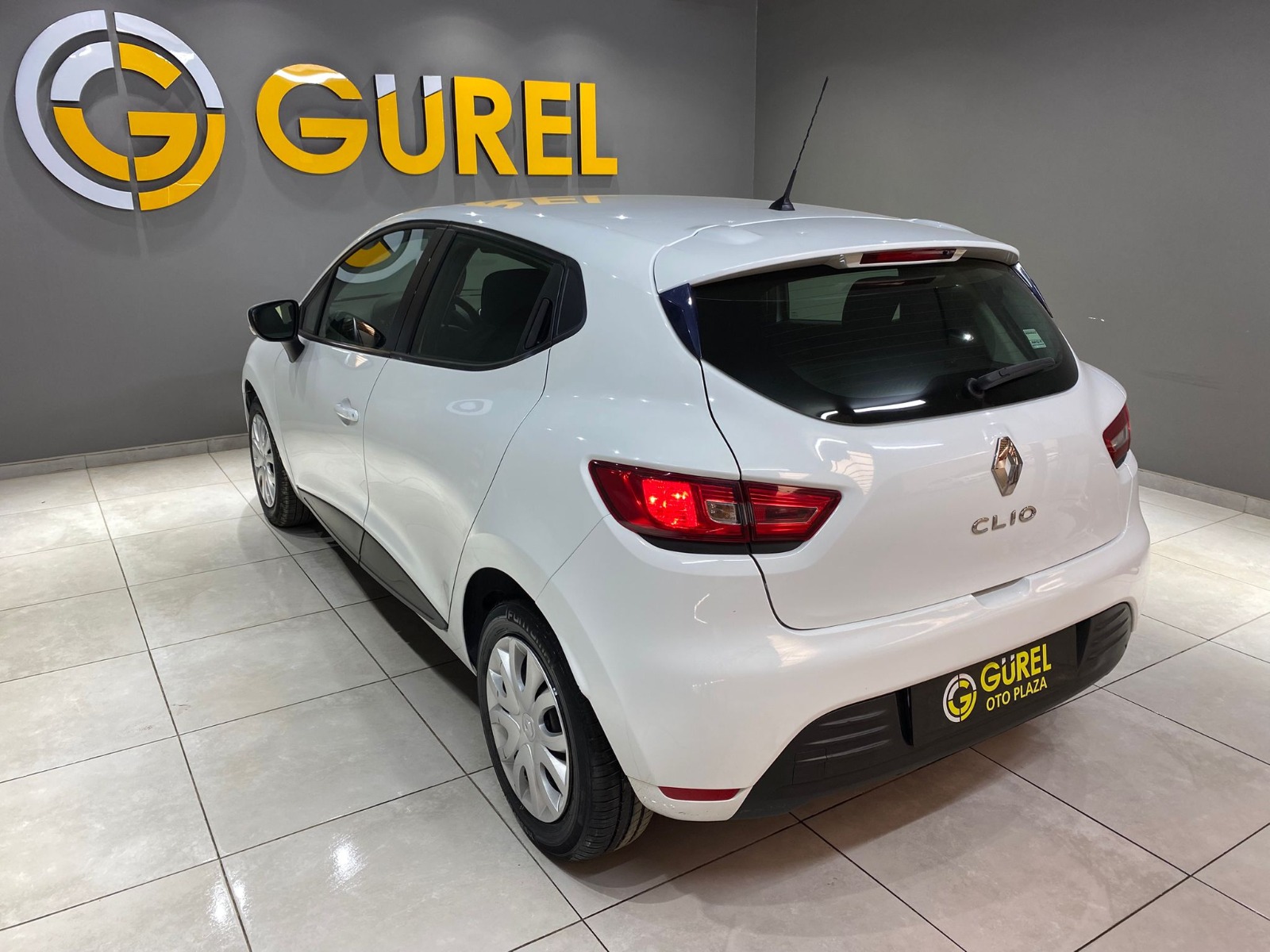 TaksitliOto.Net | 2.El Renault Clio Hatchback 0.9 TCe Joy | Manuel & Benzin | Beyaz | İzmir.2el 2020 Benzin Manuel Renault Clio Beyaz Gürel Tasarım Aksesuar Otomotiv San. Tic. Ltd. Şti.