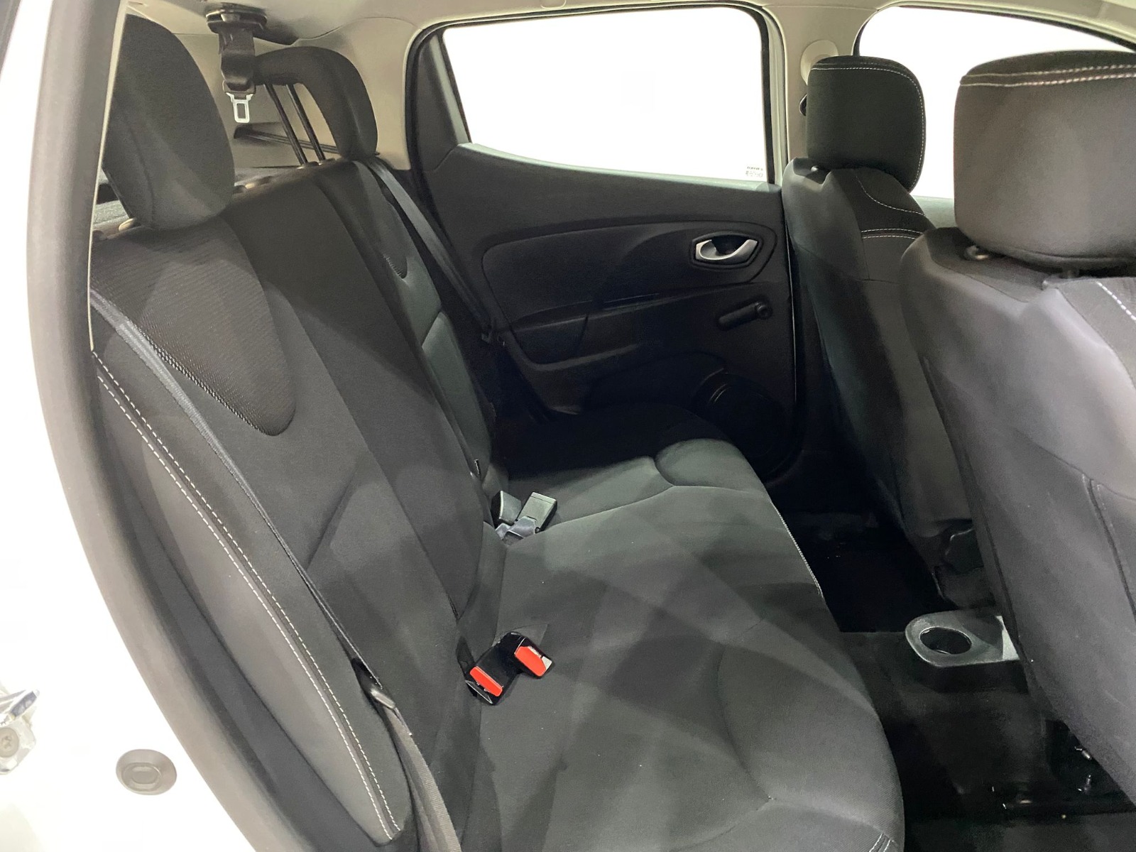 TaksitliOto.Net | 2.El Renault Clio Hatchback 0.9 TCe Joy | Manuel & Benzin | Beyaz | İzmir.2el 2020 Benzin Manuel Renault Clio Beyaz Gürel Tasarım Aksesuar Otomotiv San. Tic. Ltd. Şti.