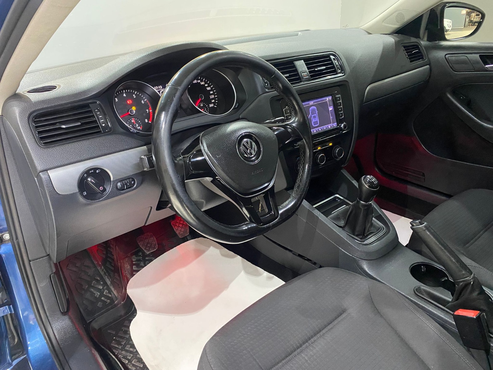 2015 Benzin Manuel Volkswagen Jetta Mavi Gürel Tasarım Aksesuar Otomotiv San. Tic. Ltd. Şti.