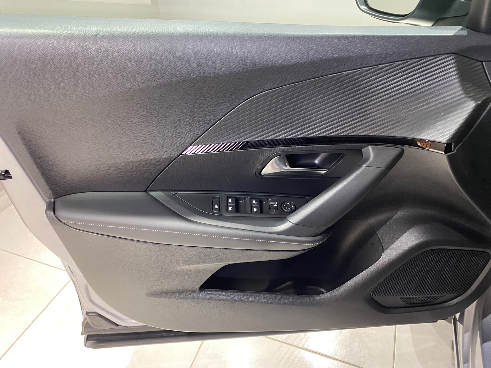 2025 Benzin Otomatik Peugeot 2008 Gümüş Gri Gürel Tasarım Aksesuar Otomotiv San. Tic. Ltd. Şti.