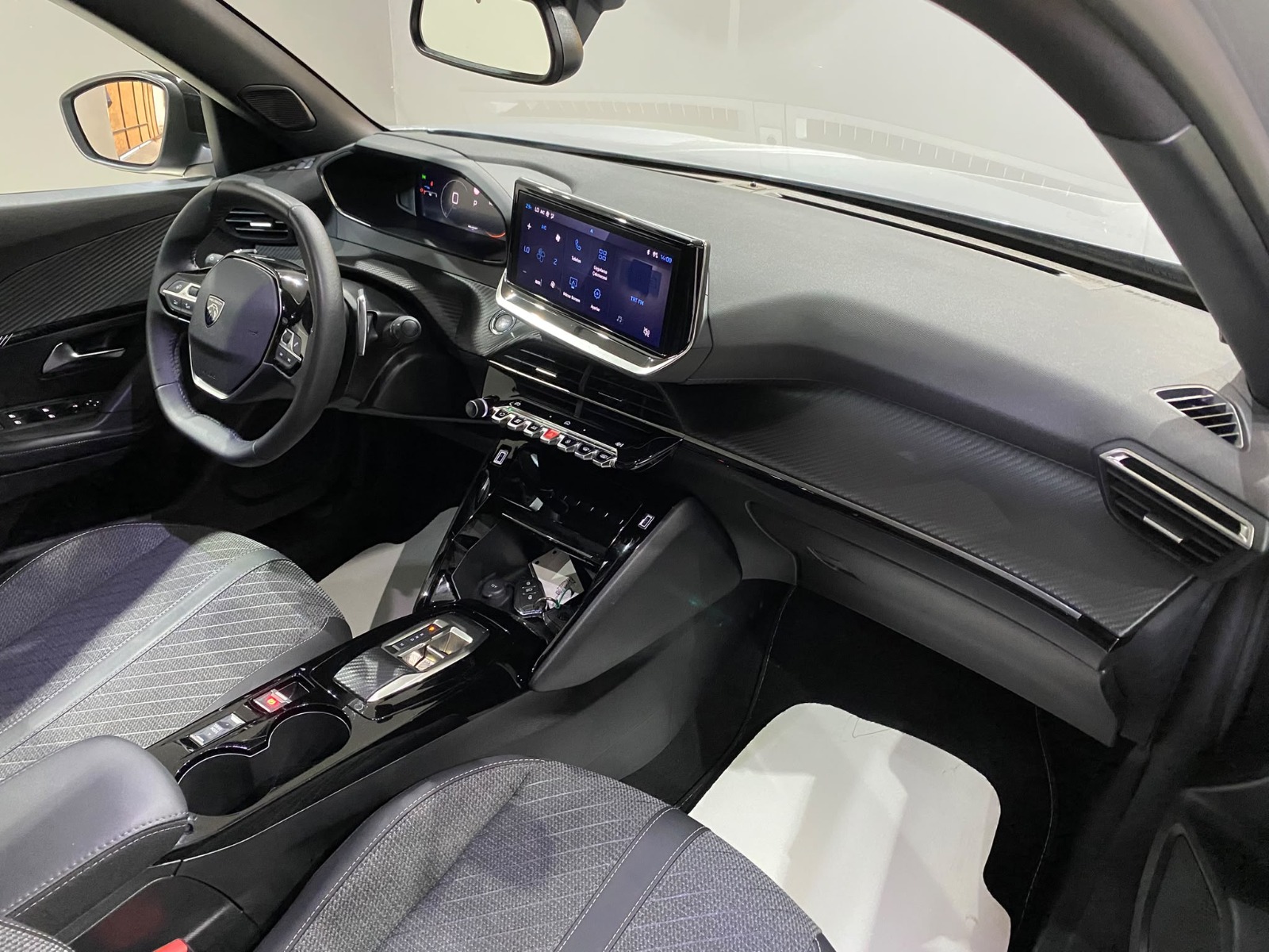 2025 Benzin Otomatik Peugeot 2008 Gümüş Gri Gürel Tasarım Aksesuar Otomotiv San. Tic. Ltd. Şti.