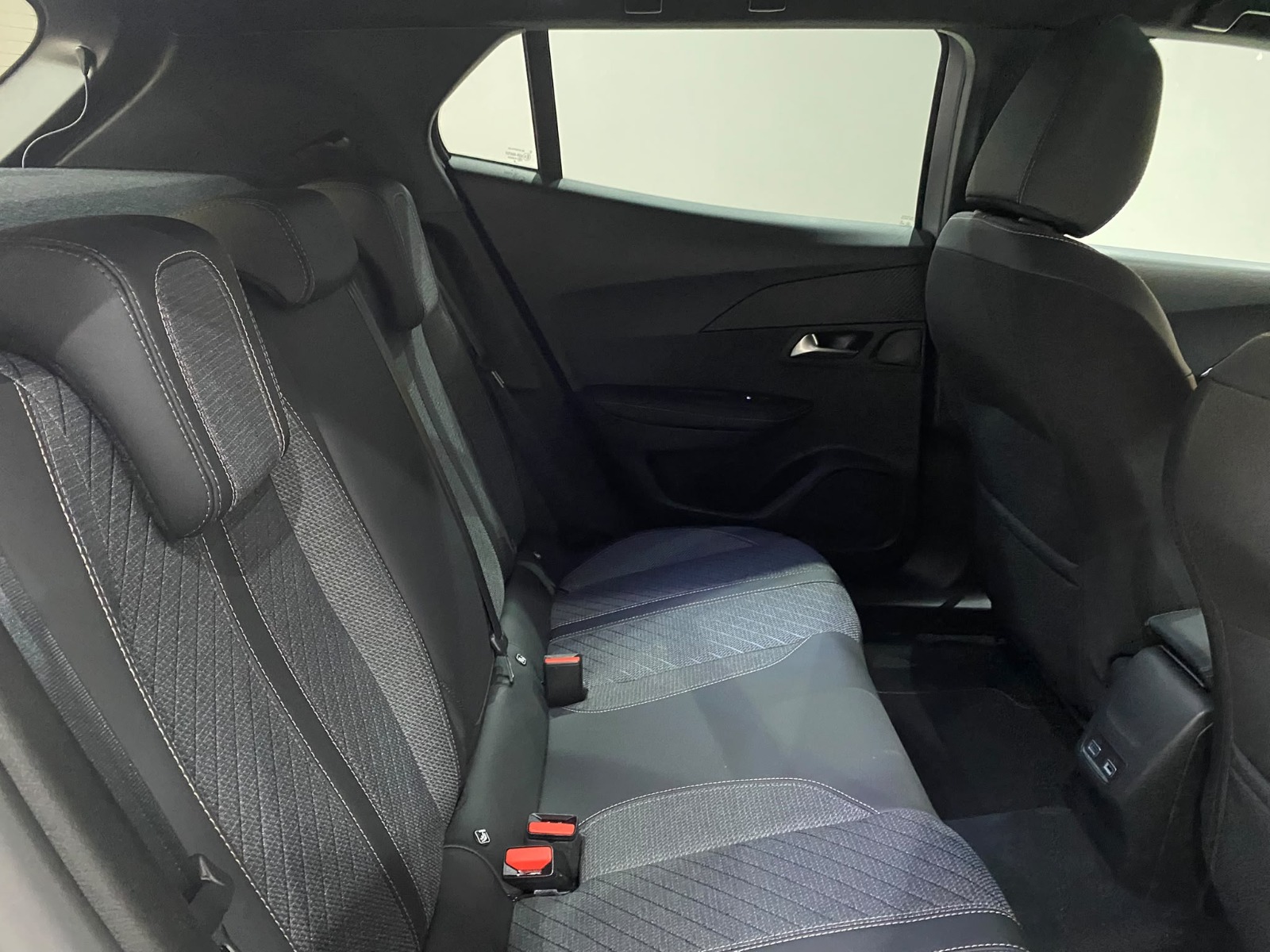 2025 Benzin Otomatik Peugeot 2008 Gümüş Gri Gürel Tasarım Aksesuar Otomotiv San. Tic. Ltd. Şti.