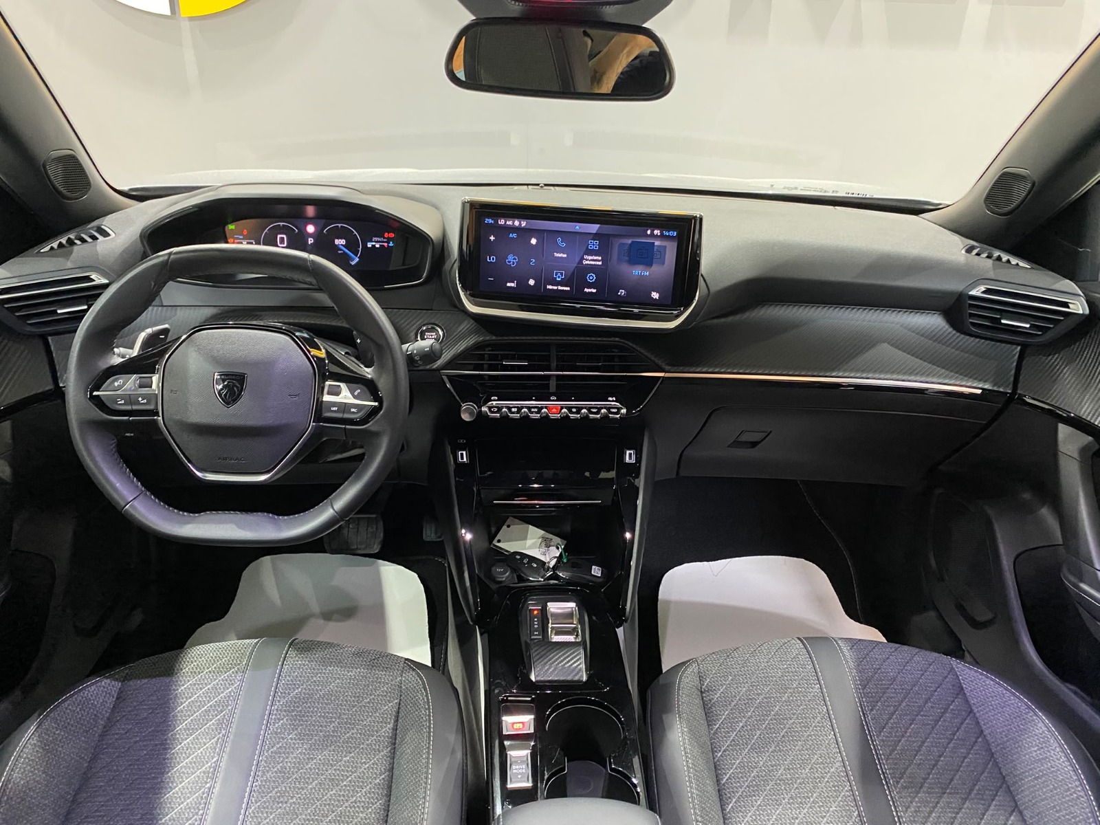 2025 Benzin Otomatik Peugeot 2008 Gümüş Gri Gürel Tasarım Aksesuar Otomotiv San. Tic. Ltd. Şti.
