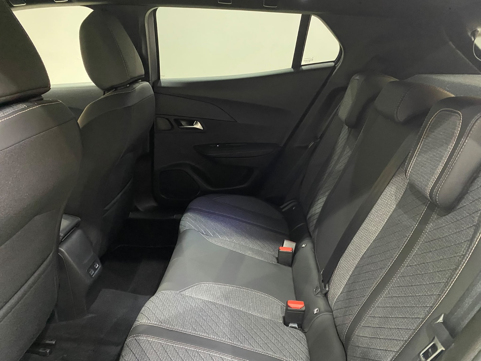 2025 Benzin Otomatik Peugeot 2008 Gümüş Gri Gürel Tasarım Aksesuar Otomotiv San. Tic. Ltd. Şti.
