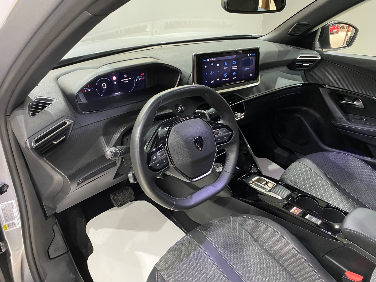 2025 Benzin Otomatik Peugeot 2008 Gümüş Gri Gürel Tasarım Aksesuar Otomotiv San. Tic. Ltd. Şti.