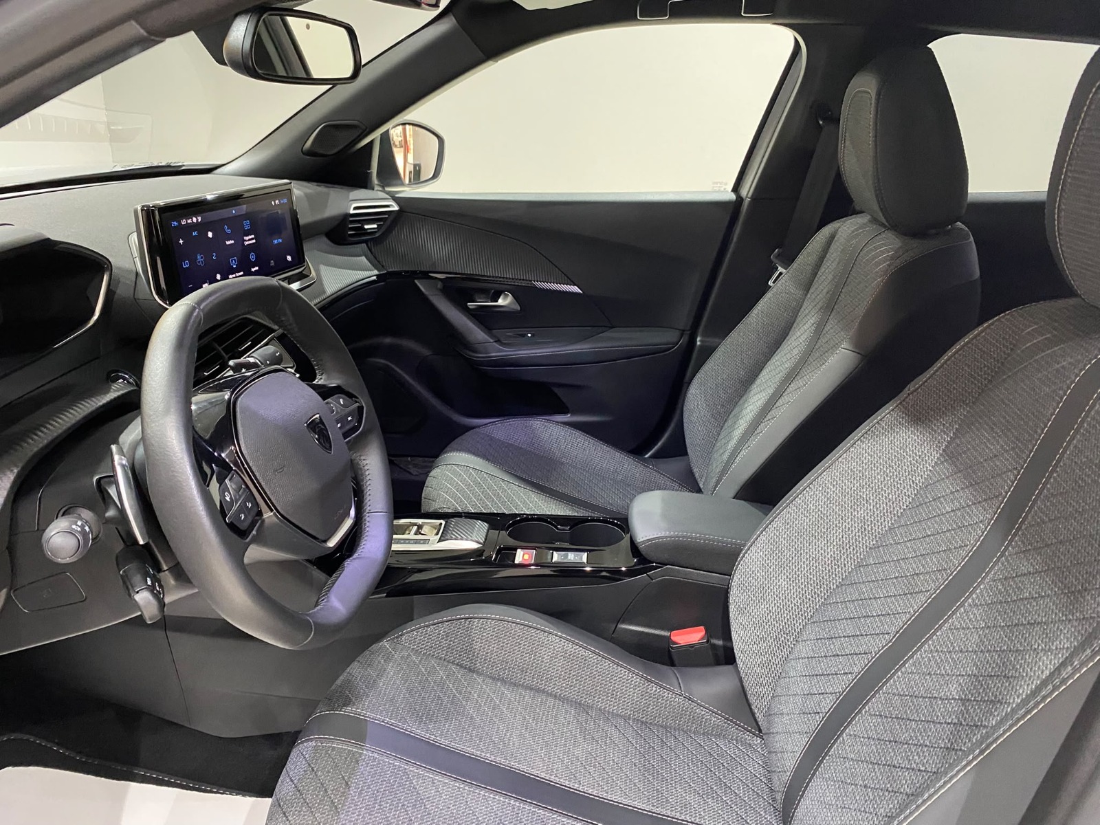2025 Benzin Otomatik Peugeot 2008 Gümüş Gri Gürel Tasarım Aksesuar Otomotiv San. Tic. Ltd. Şti.