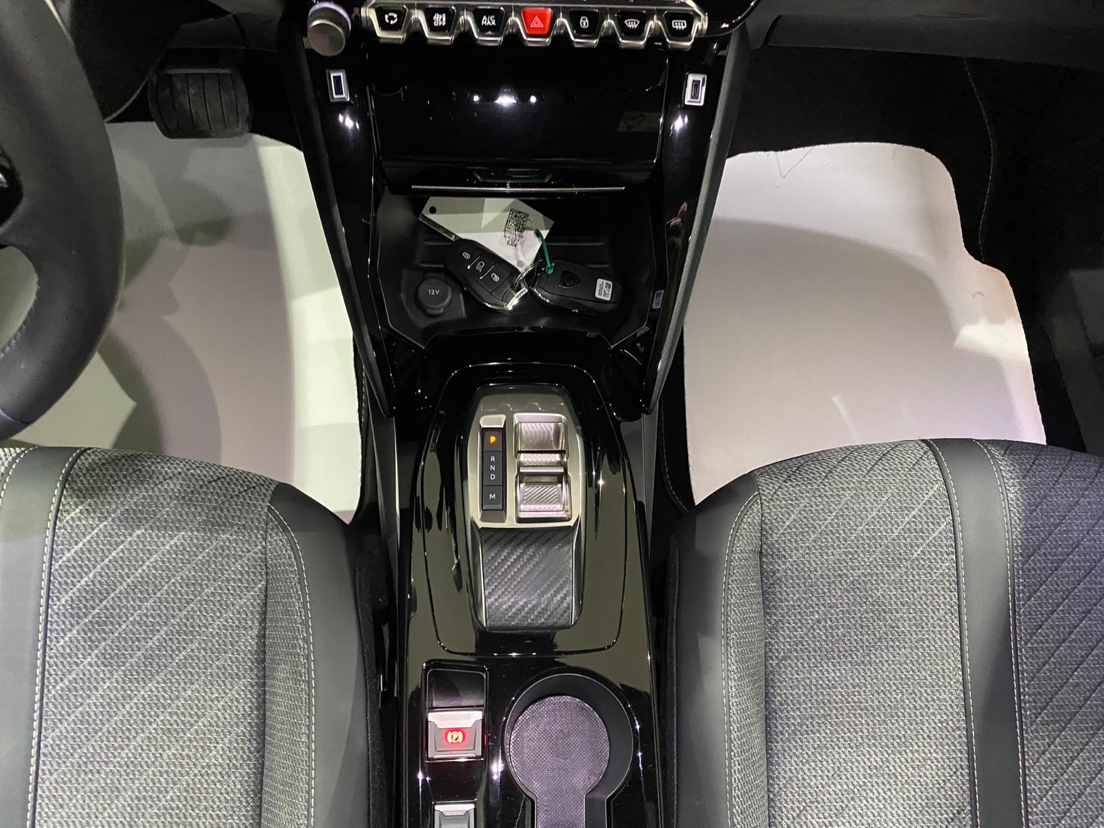 2025 Benzin Otomatik Peugeot 2008 Gümüş Gri Gürel Tasarım Aksesuar Otomotiv San. Tic. Ltd. Şti.
