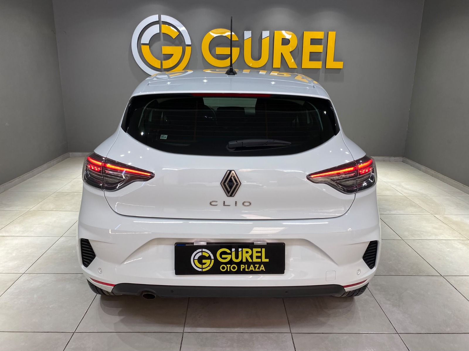 2026 Benzin Otomatik Renault Clio Beyaz Gürel Tasarım Aksesuar Otomotiv San. Tic. Ltd. Şti.