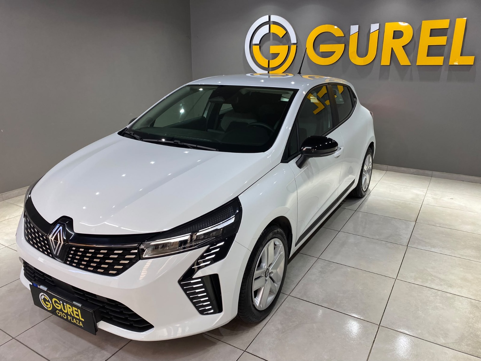2026 Benzin Otomatik Renault Clio Beyaz Gürel Tasarım Aksesuar Otomotiv San. Tic. Ltd. Şti.