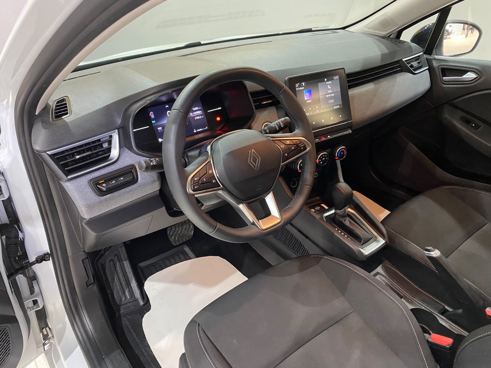 2026 Benzin Otomatik Renault Clio Beyaz Gürel Tasarım Aksesuar Otomotiv San. Tic. Ltd. Şti.