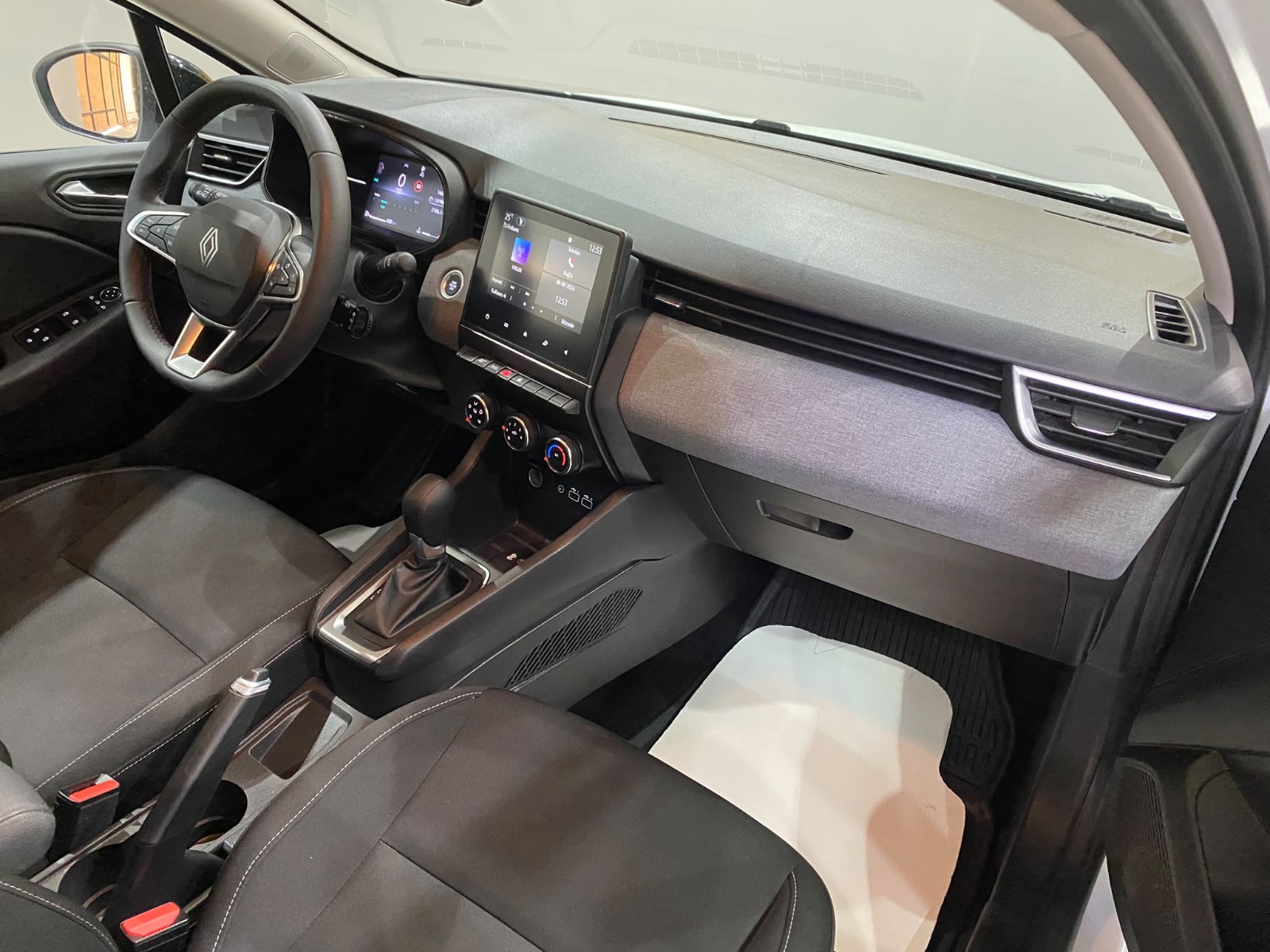 2026 Benzin Otomatik Renault Clio Beyaz Gürel Tasarım Aksesuar Otomotiv San. Tic. Ltd. Şti.