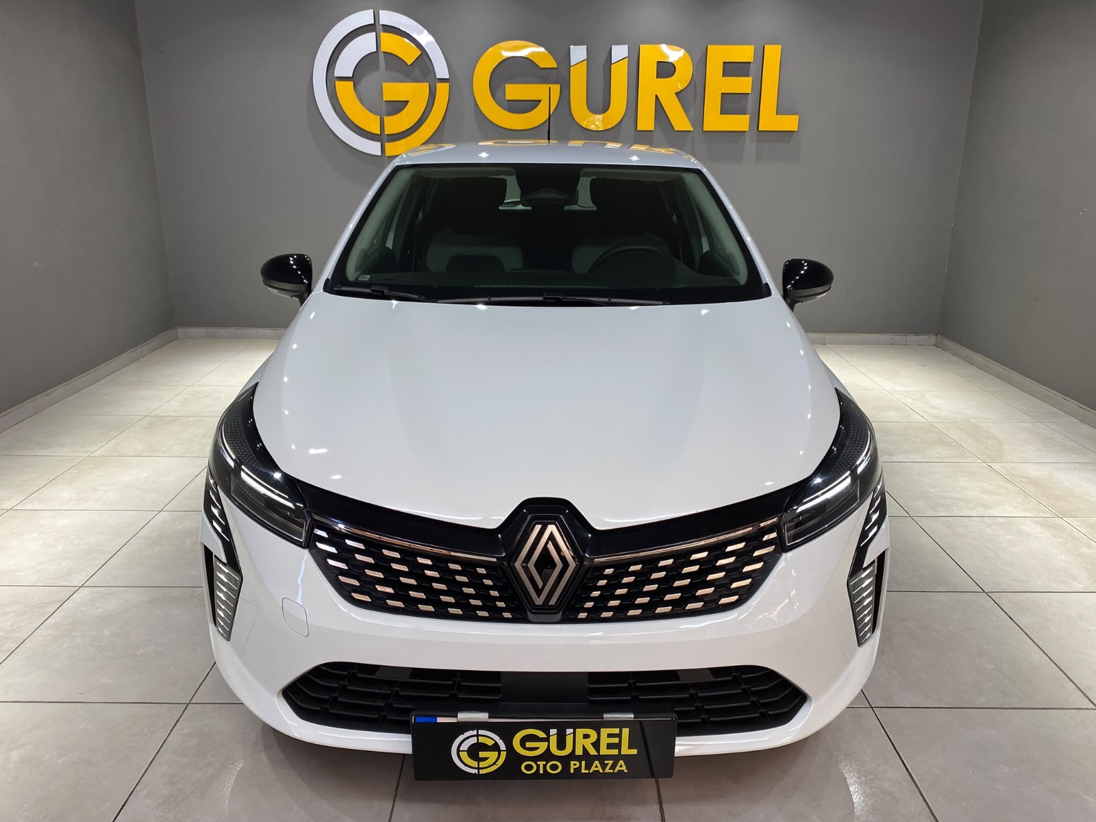 2026 Benzin Otomatik Renault Clio Beyaz Gürel Tasarım Aksesuar Otomotiv San. Tic. Ltd. Şti.