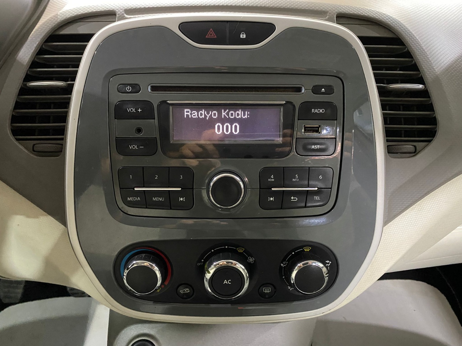 2013 Benzin Manuel Renault Captur Beyaz Gürel Tasarım Aksesuar Otomotiv San. Tic. Ltd. Şti.