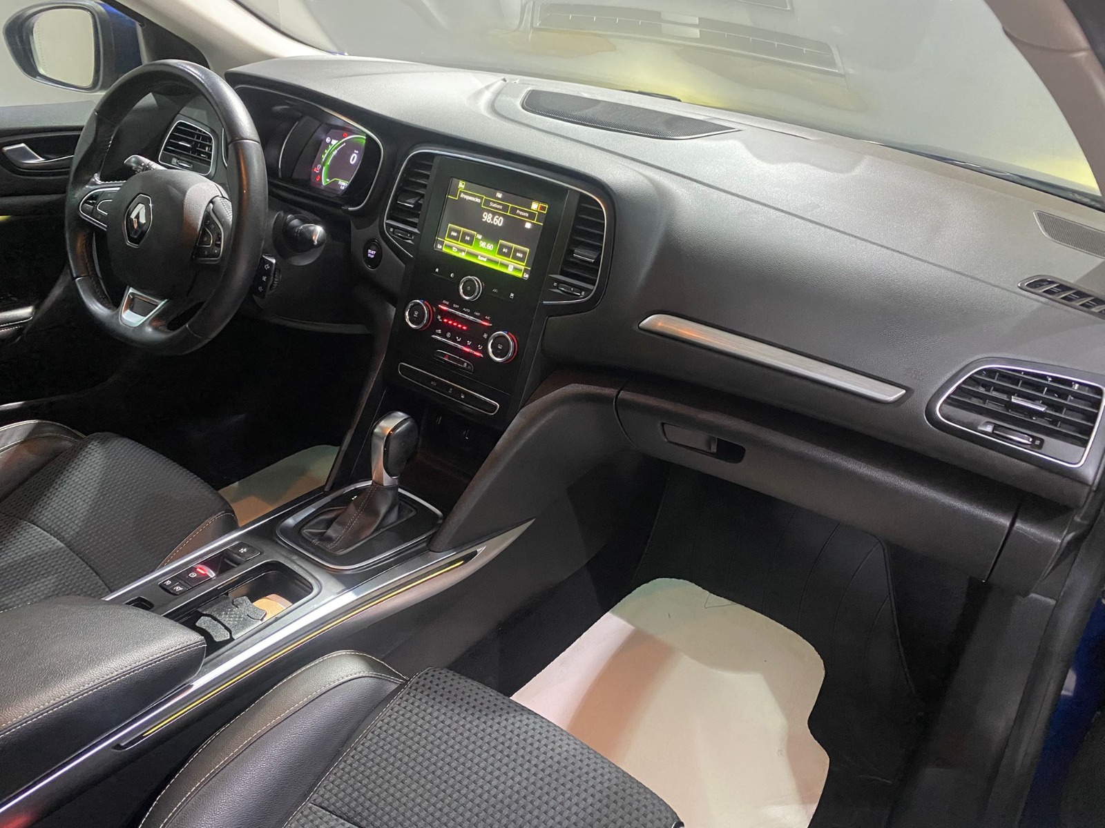 2020 Benzin Otomatik Renault Megane Mavi Gürel Tasarım Aksesuar Otomotiv San. Tic. Ltd. Şti.