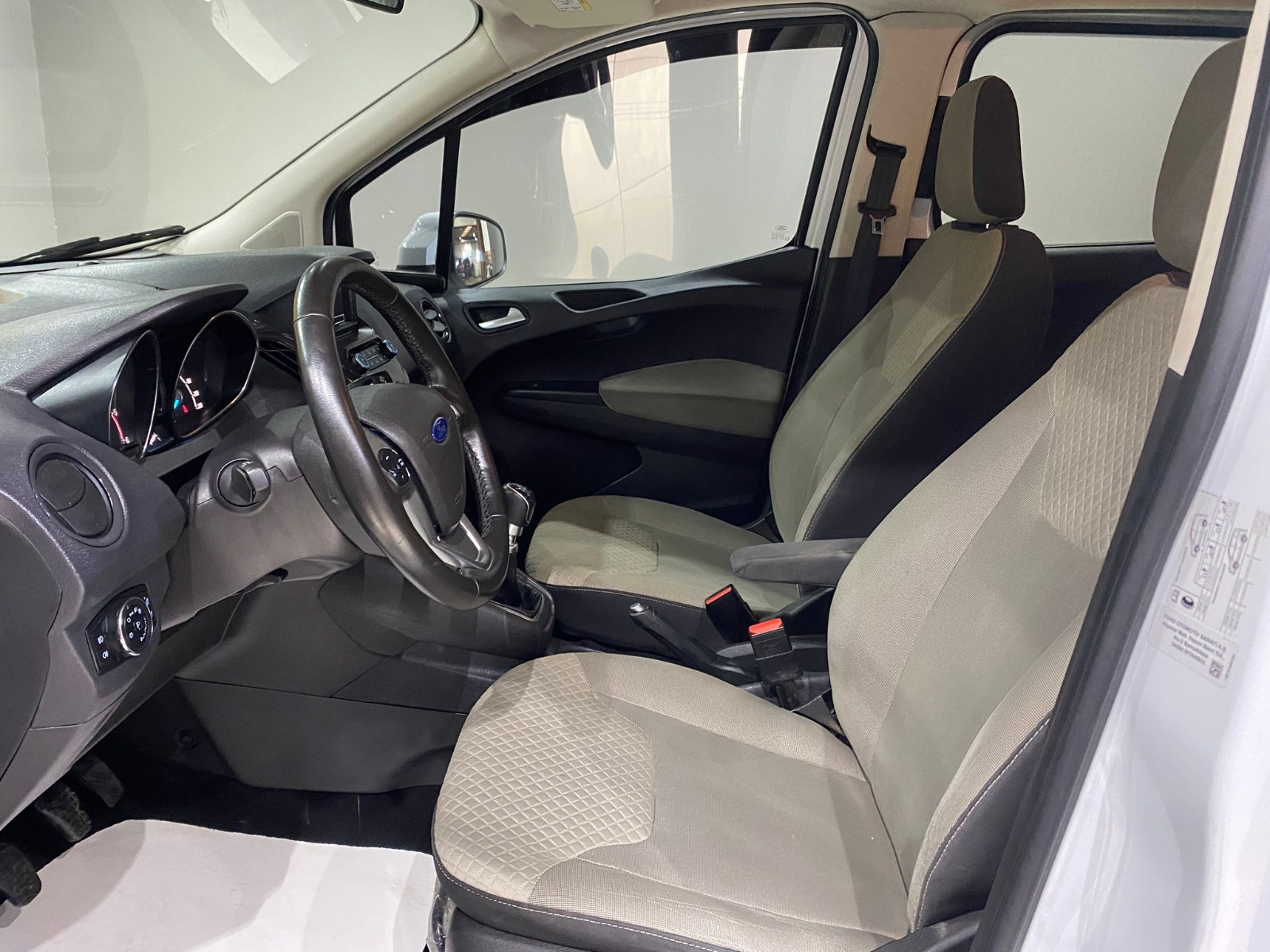 2021 Dizel Manuel Ford Tourneo Courier Beyaz Gürel Tasarım Aksesuar Otomotiv San. Tic. Ltd. Şti.