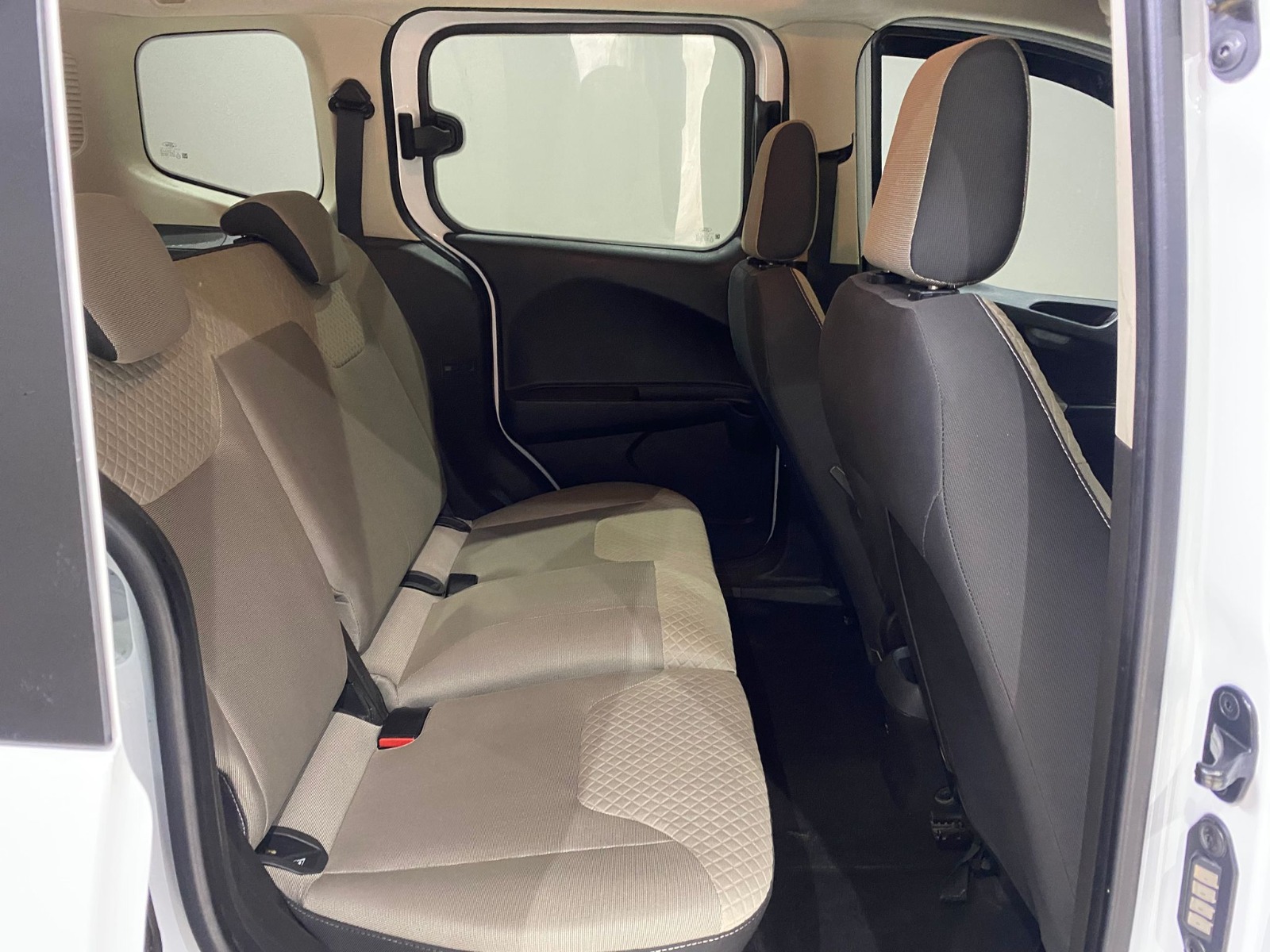 2021 Dizel Manuel Ford Tourneo Courier Beyaz Gürel Tasarım Aksesuar Otomotiv San. Tic. Ltd. Şti.