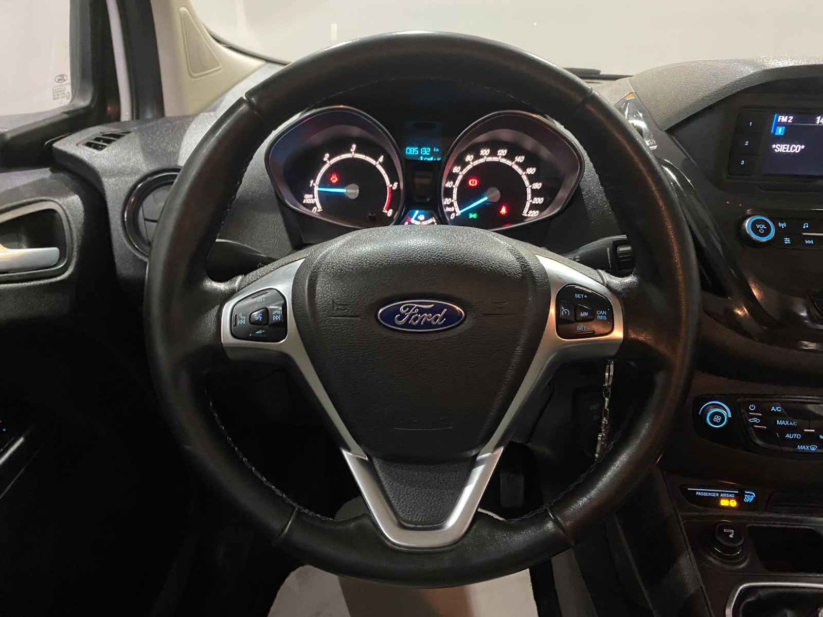 2021 Dizel Manuel Ford Tourneo Courier Beyaz Gürel Tasarım Aksesuar Otomotiv San. Tic. Ltd. Şti.