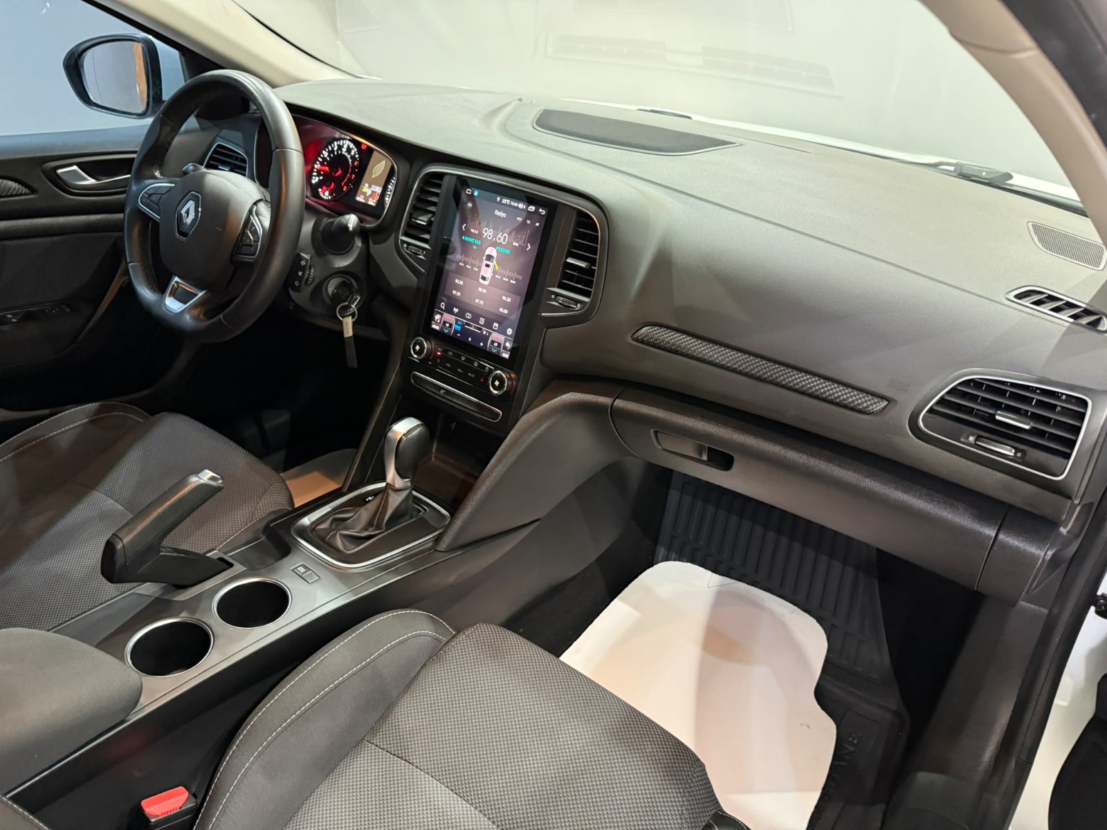 2021 Benzin Otomatik Renault Megane Beyaz Gürel Tasarım Aksesuar Otomotiv San. Tic. Ltd. Şti.
