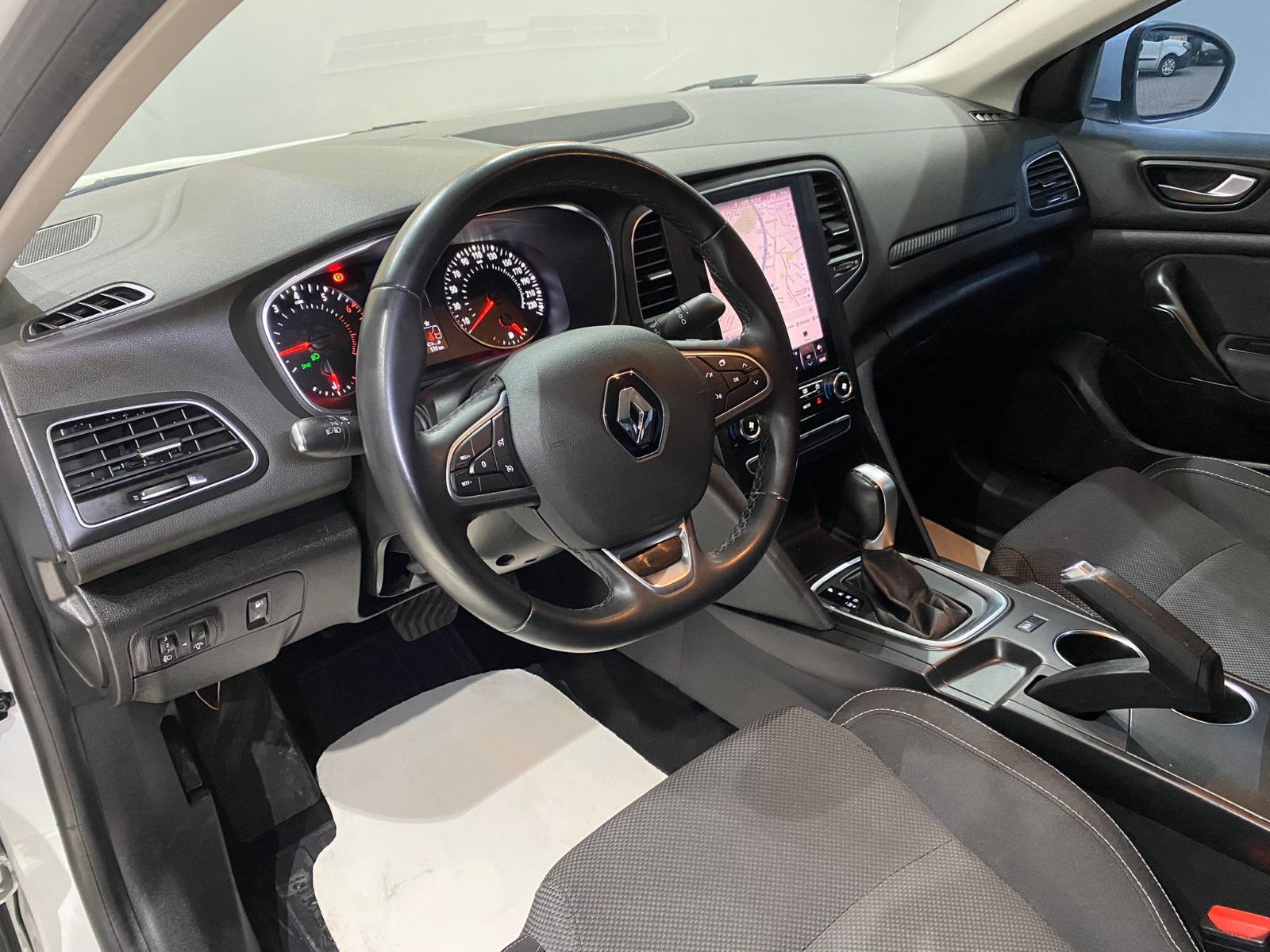 2021 Benzin Otomatik Renault Megane Beyaz Gürel Tasarım Aksesuar Otomotiv San. Tic. Ltd. Şti.