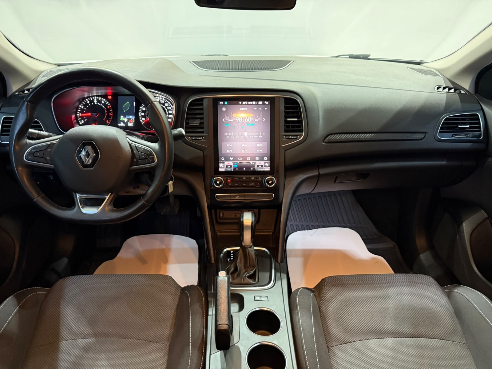 2021 Benzin Otomatik Renault Megane Beyaz Gürel Tasarım Aksesuar Otomotiv San. Tic. Ltd. Şti.