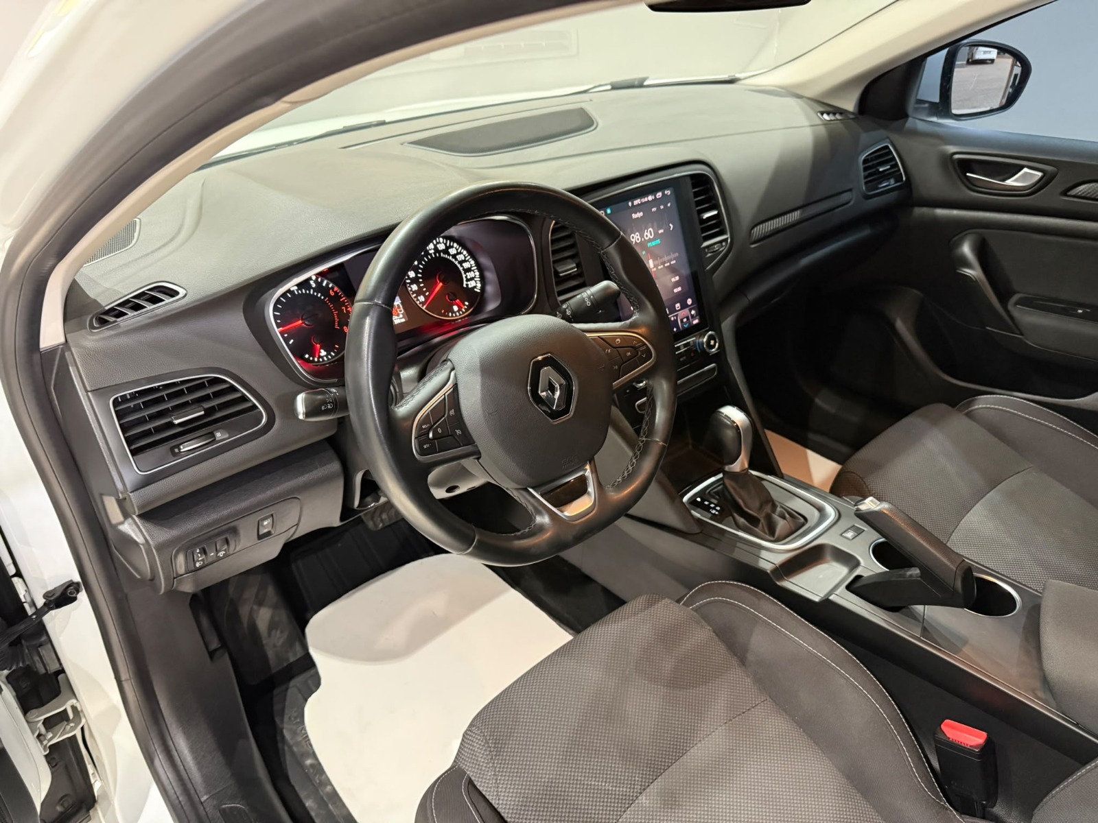 2021 Benzin Otomatik Renault Megane Beyaz Gürel Tasarım Aksesuar Otomotiv San. Tic. Ltd. Şti.